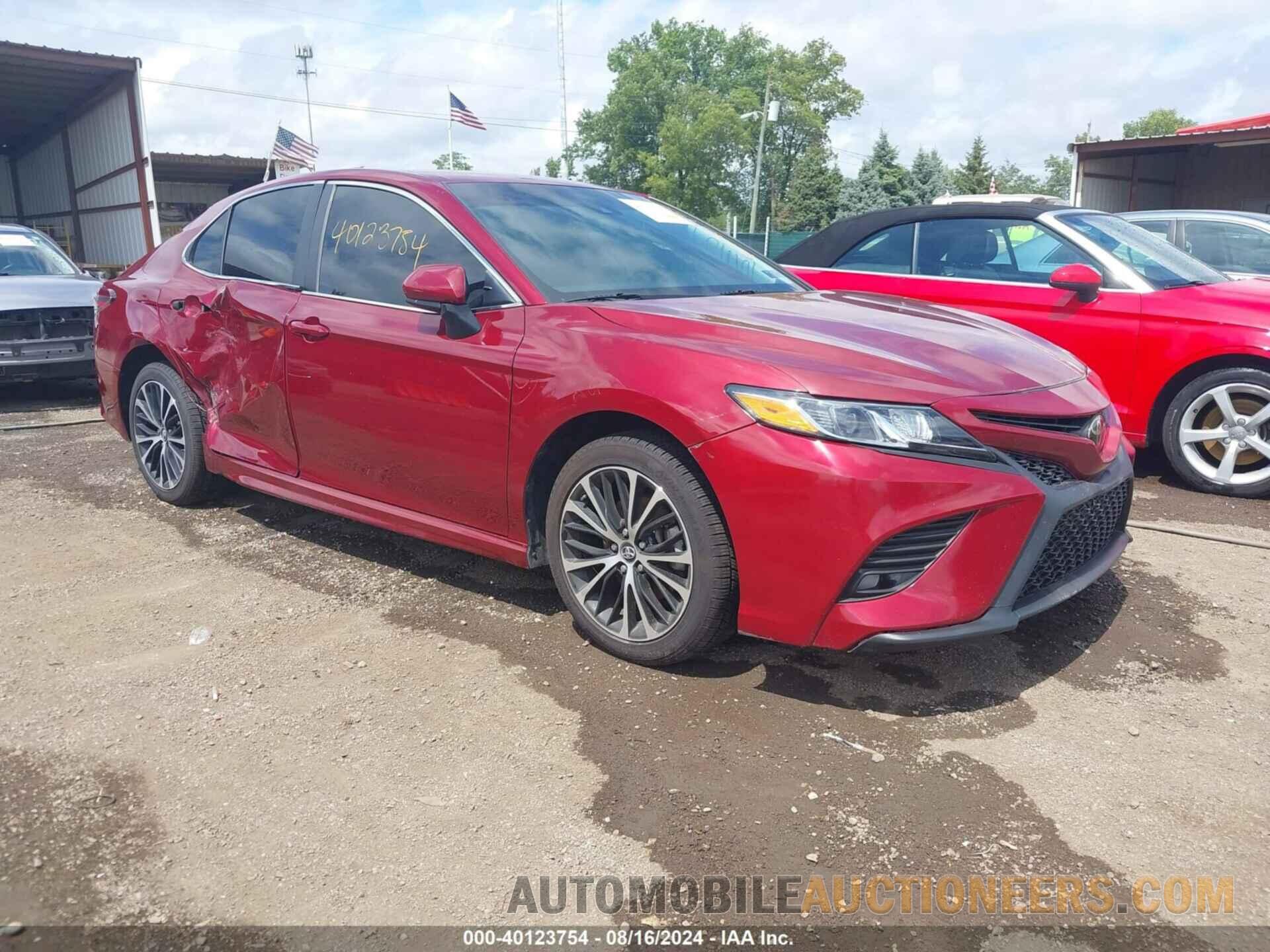 4T1B11HKXJU533075 TOYOTA CAMRY 2018