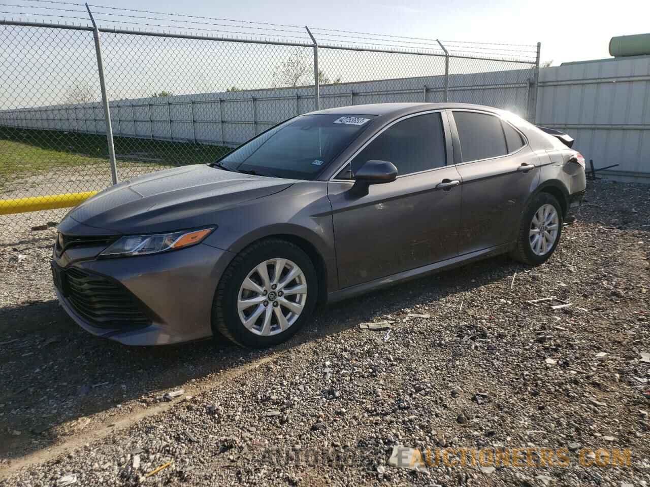 4T1B11HKXJU539877 TOYOTA CAMRY 2018