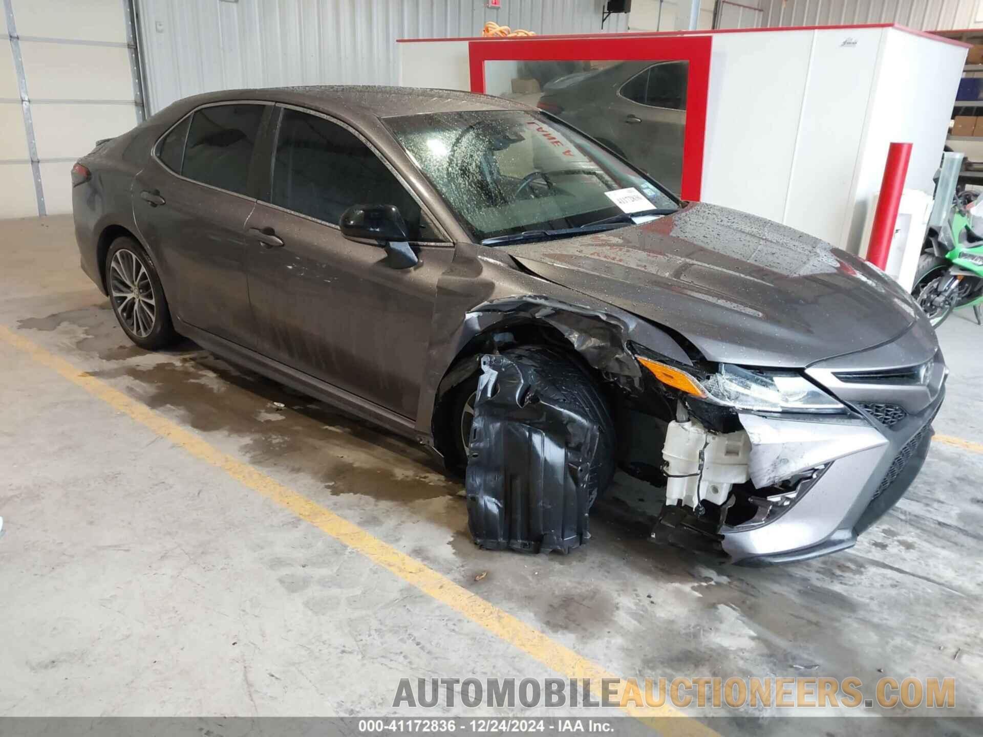 4T1B11HKXJU541421 TOYOTA CAMRY 2018