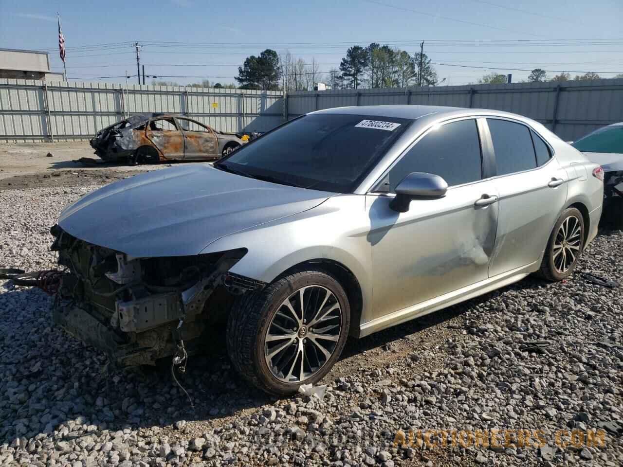 4T1B11HKXJU548725 TOYOTA CAMRY 2018