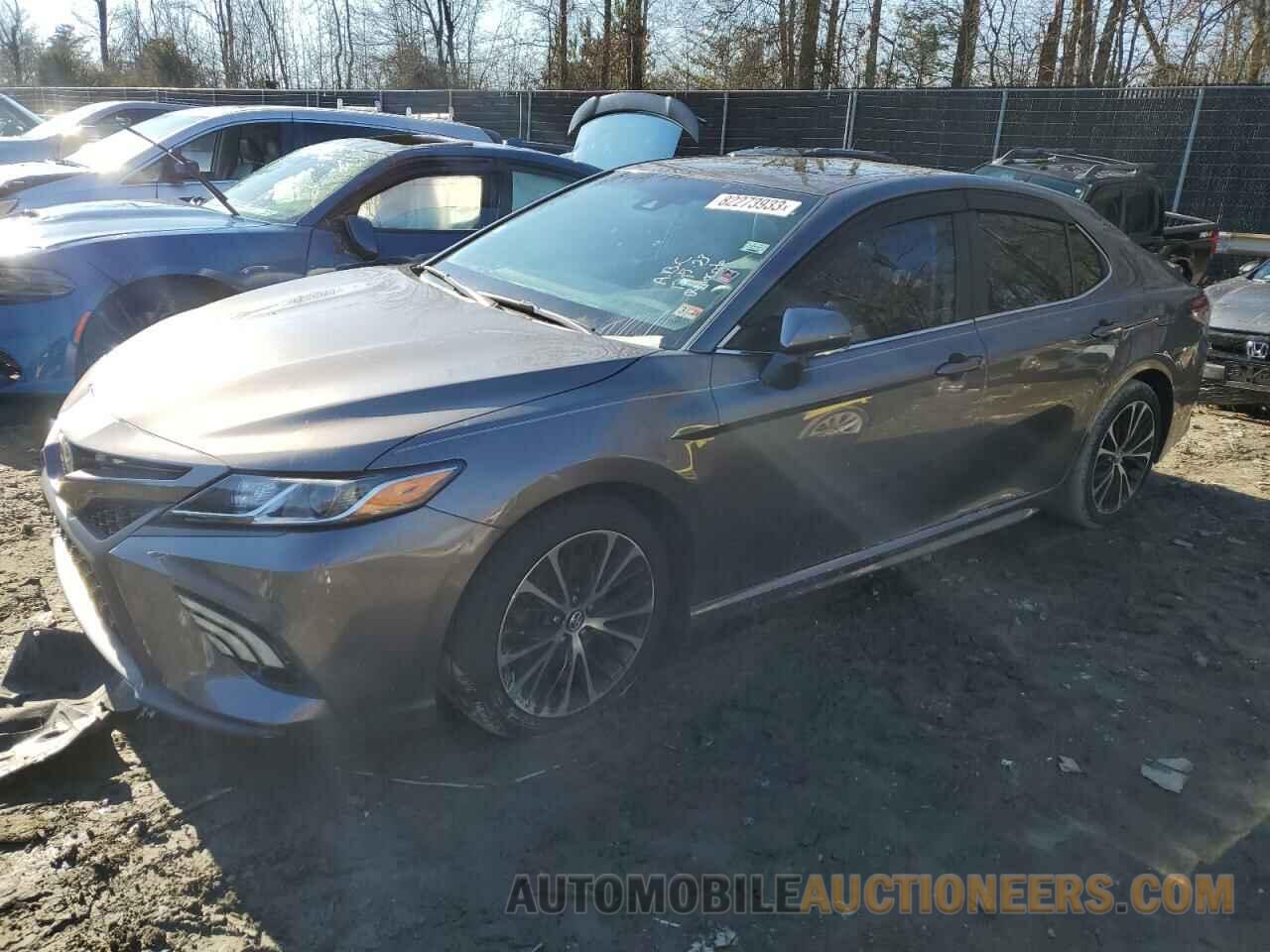 4T1B11HKXJU555643 TOYOTA CAMRY 2018