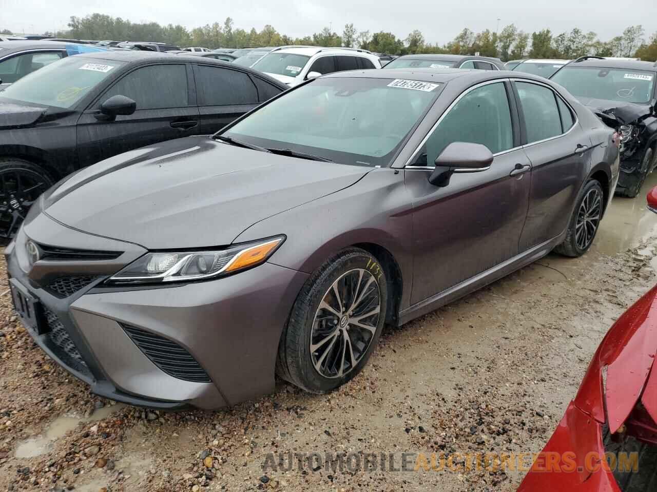 4T1B11HKXJU560650 TOYOTA CAMRY 2018