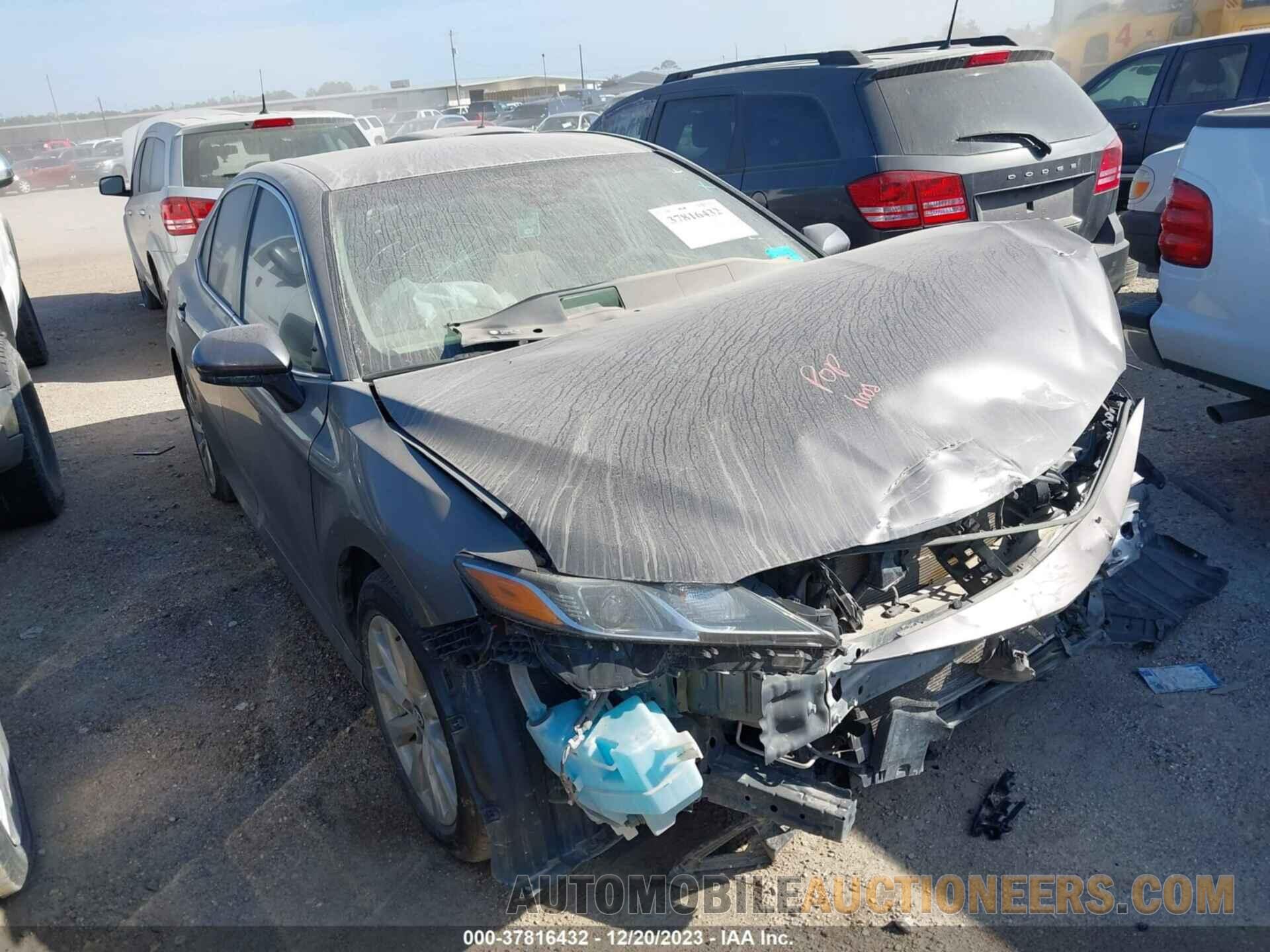 4T1B11HKXJU563693 TOYOTA CAMRY 2018