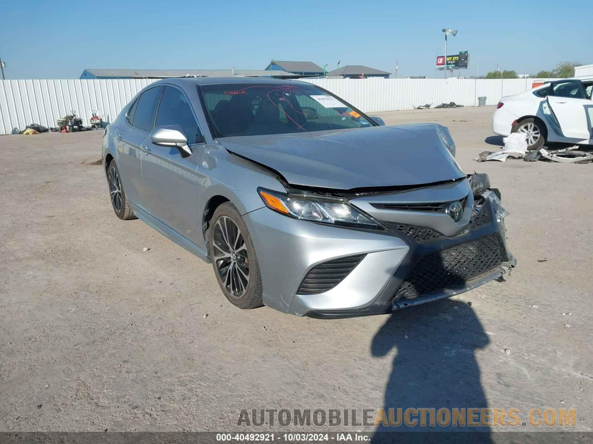 4T1B11HKXJU564052 TOYOTA CAMRY 2018