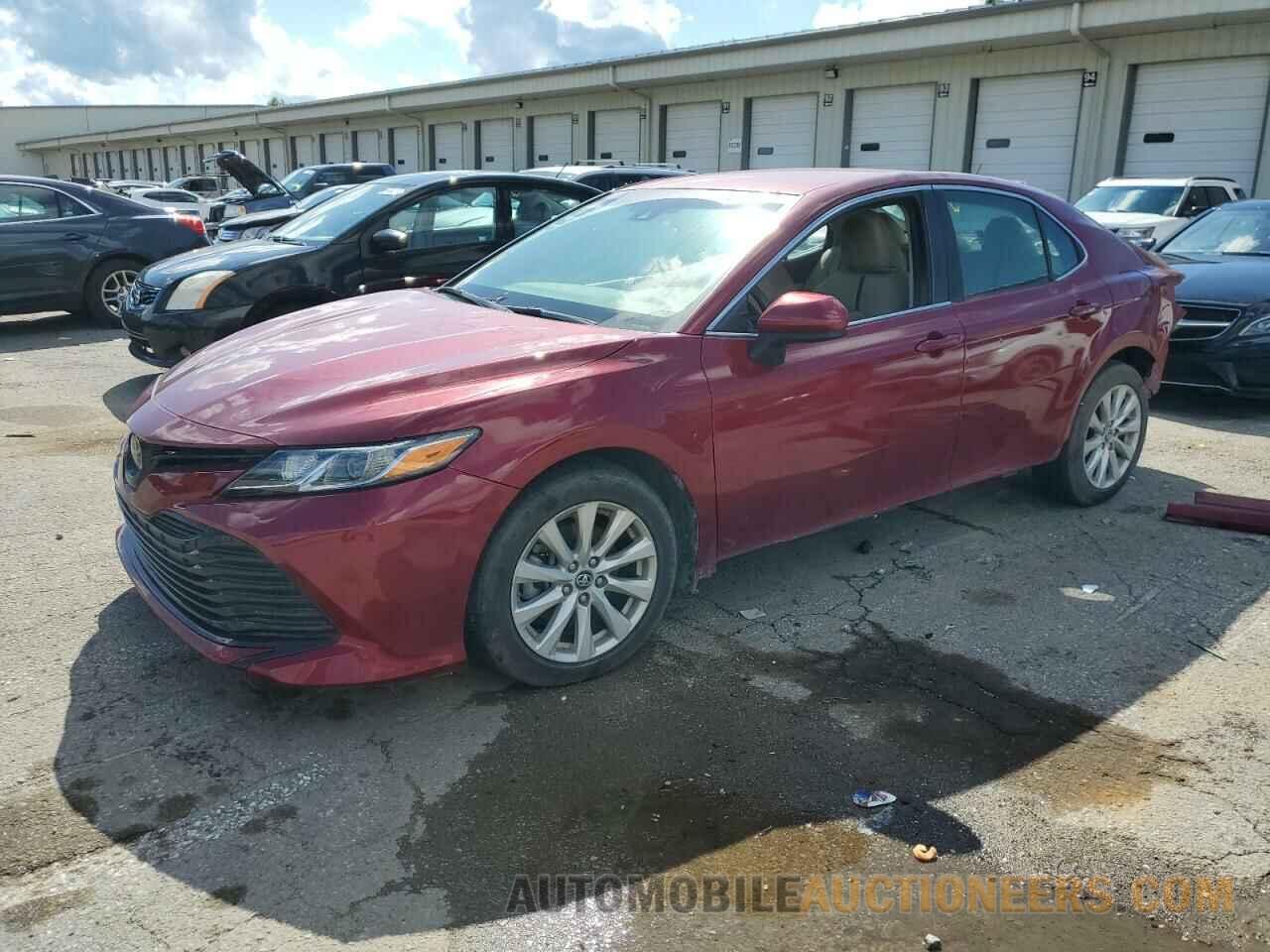 4T1B11HKXJU565640 TOYOTA CAMRY 2018