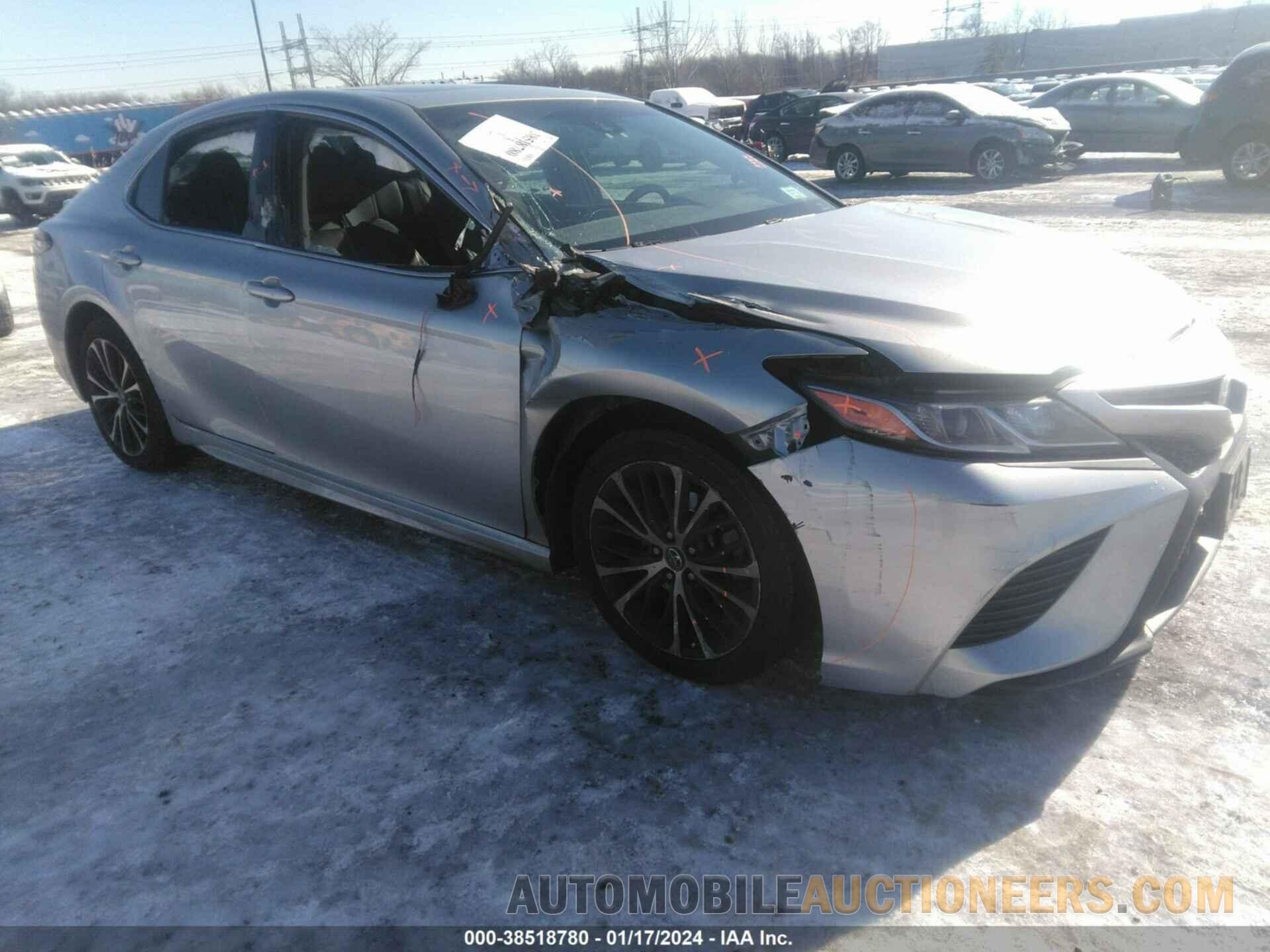 4T1B11HKXJU566304 TOYOTA CAMRY 2018