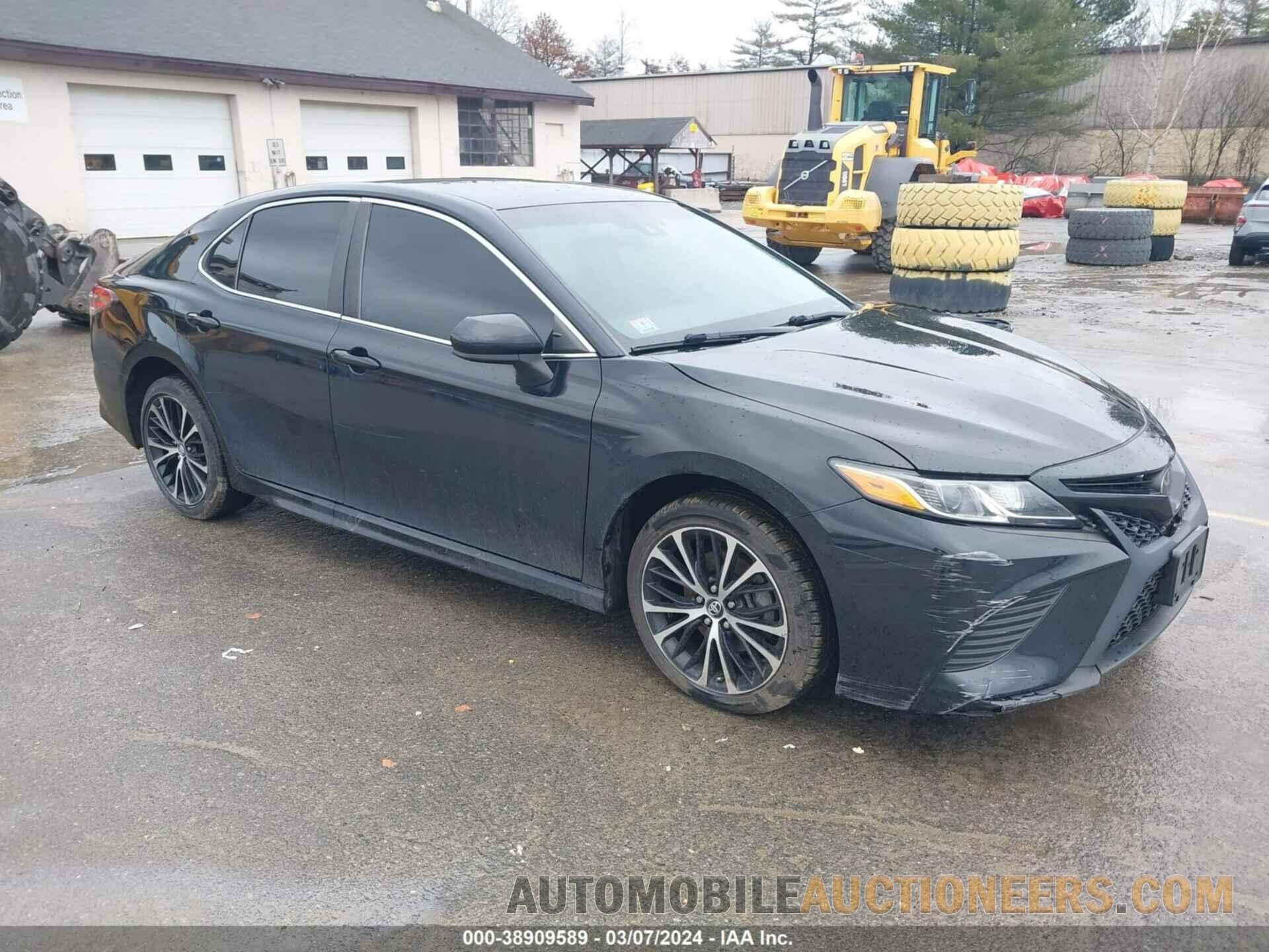 4T1B11HKXJU568005 TOYOTA CAMRY 2018