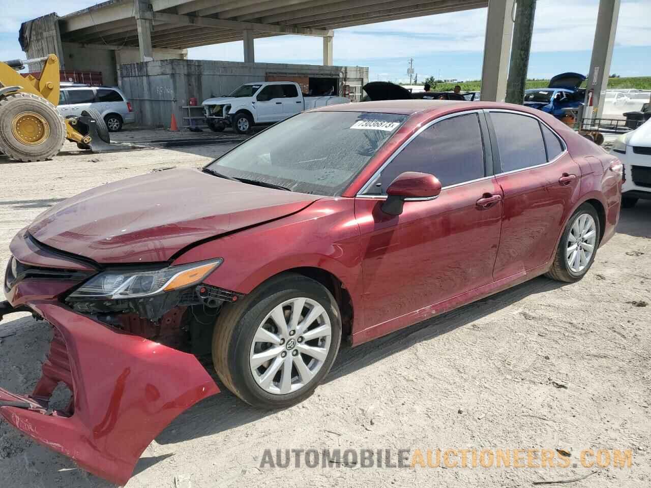 4T1B11HKXJU568232 TOYOTA CAMRY 2018