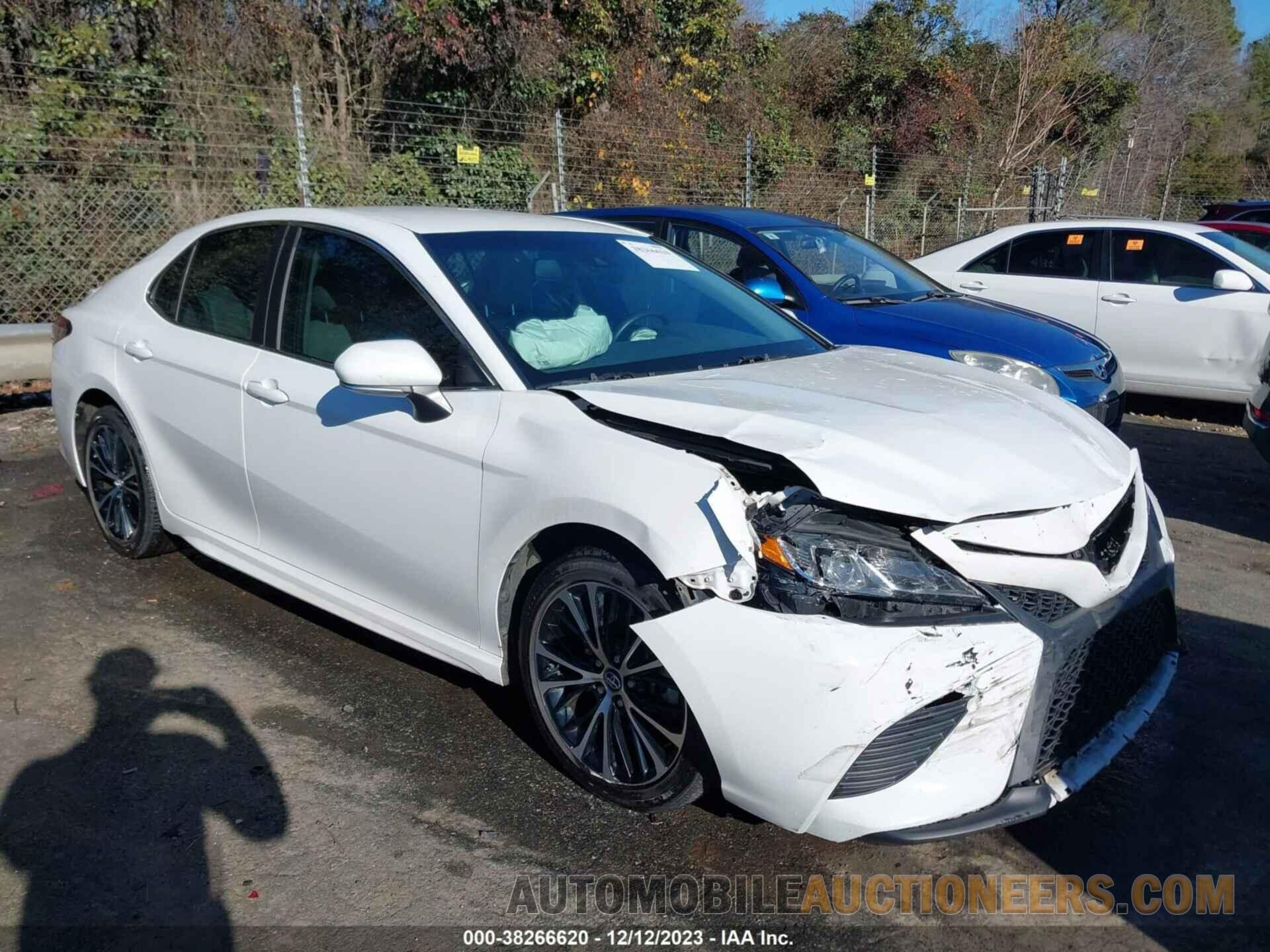 4T1B11HKXJU569736 TOYOTA CAMRY 2018