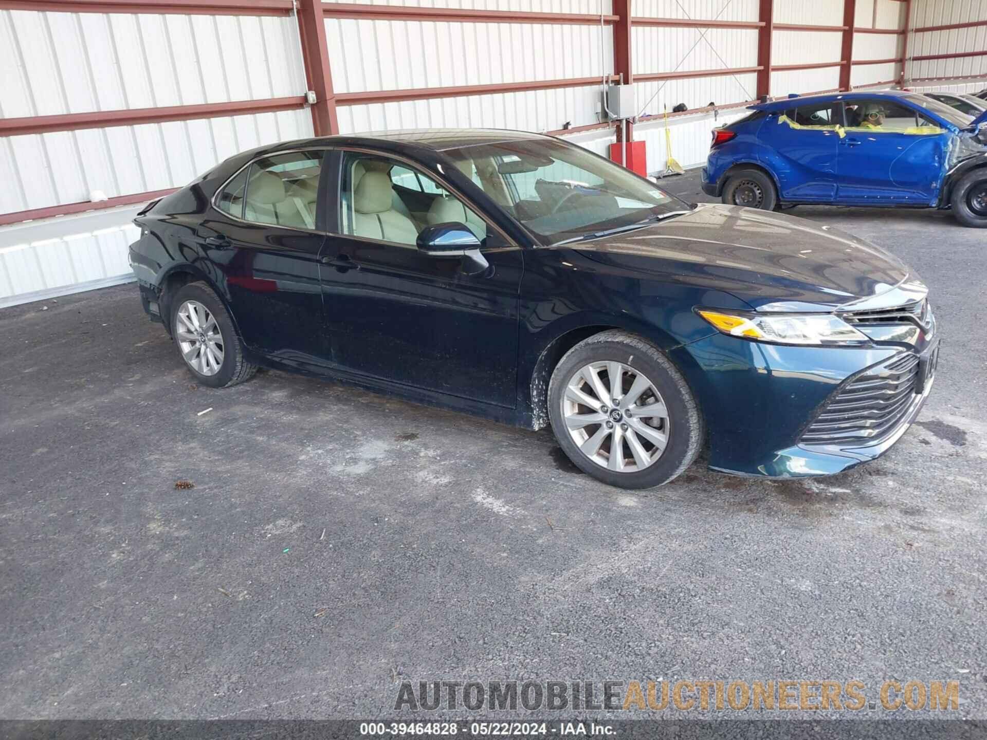 4T1B11HKXJU572717 TOYOTA CAMRY 2018