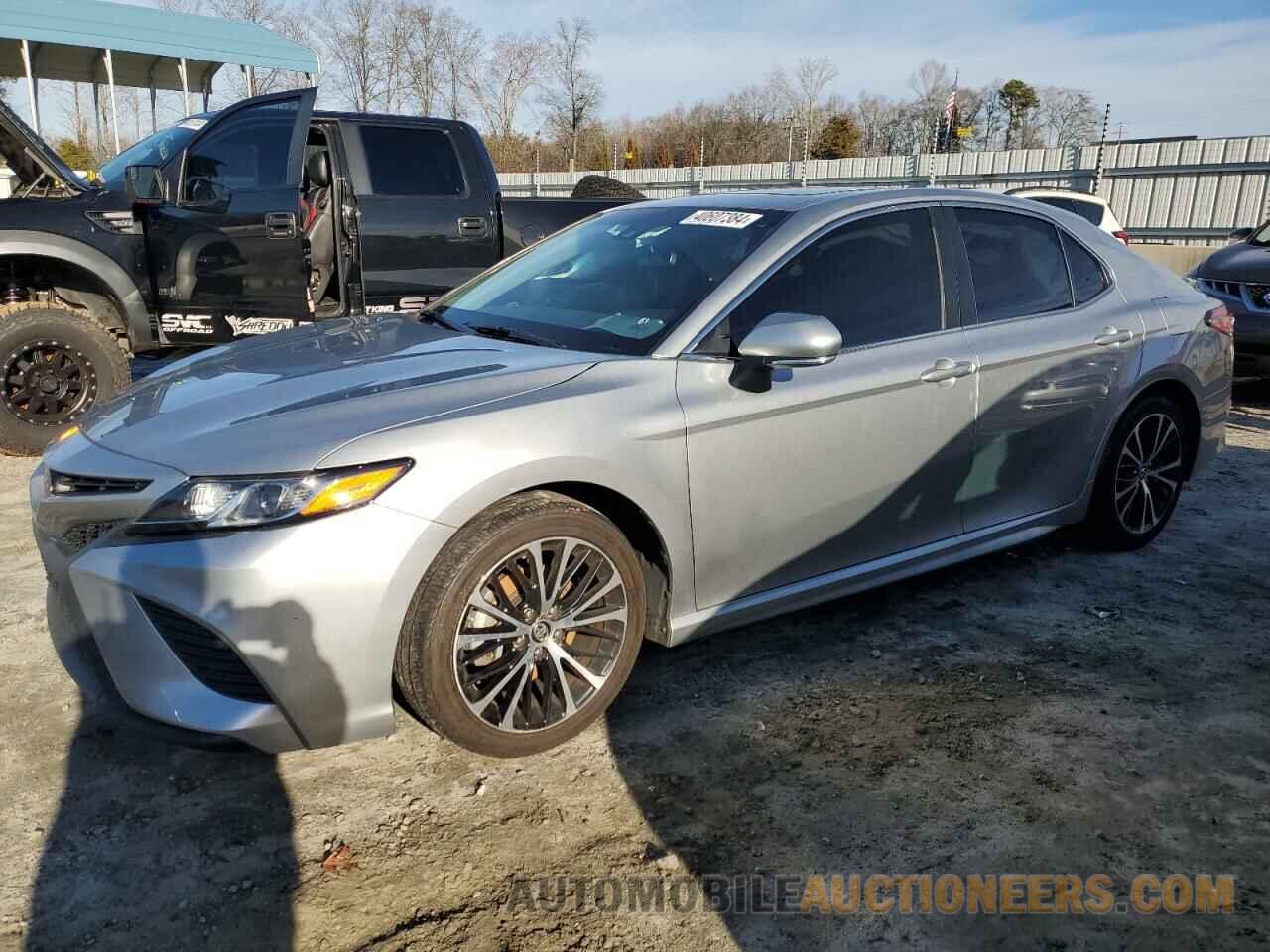 4T1B11HKXJU575956 TOYOTA CAMRY 2018