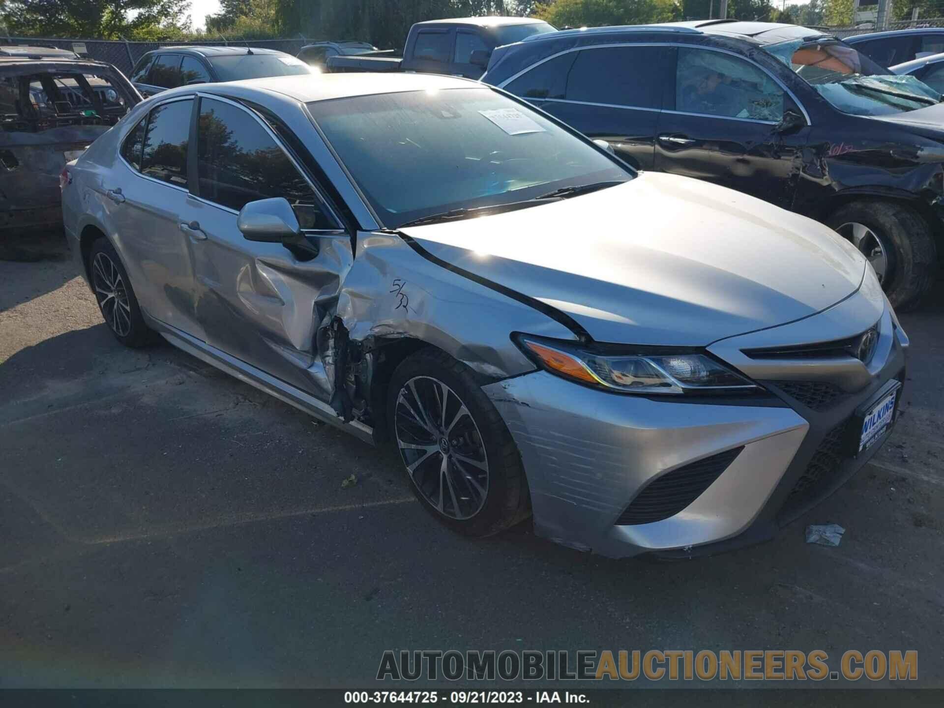 4T1B11HKXJU576458 TOYOTA CAMRY 2018