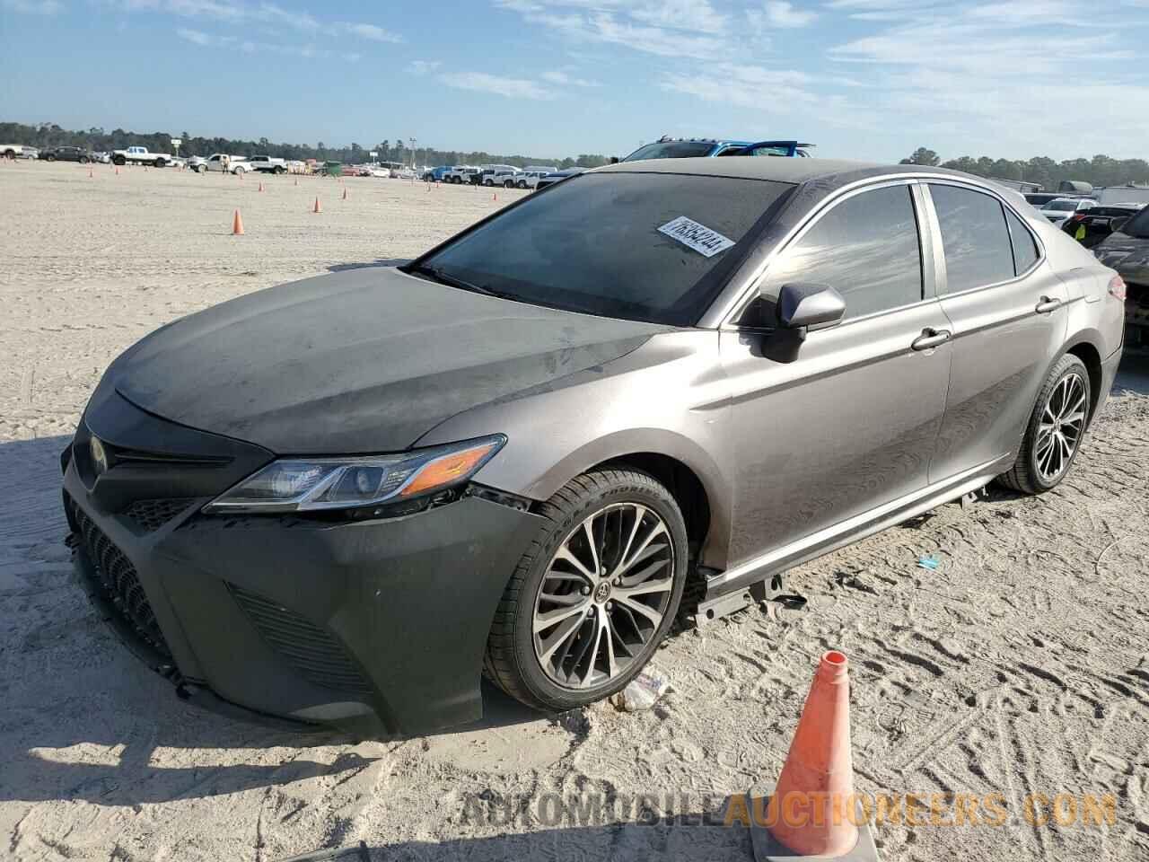 4T1B11HKXJU580266 TOYOTA CAMRY 2018