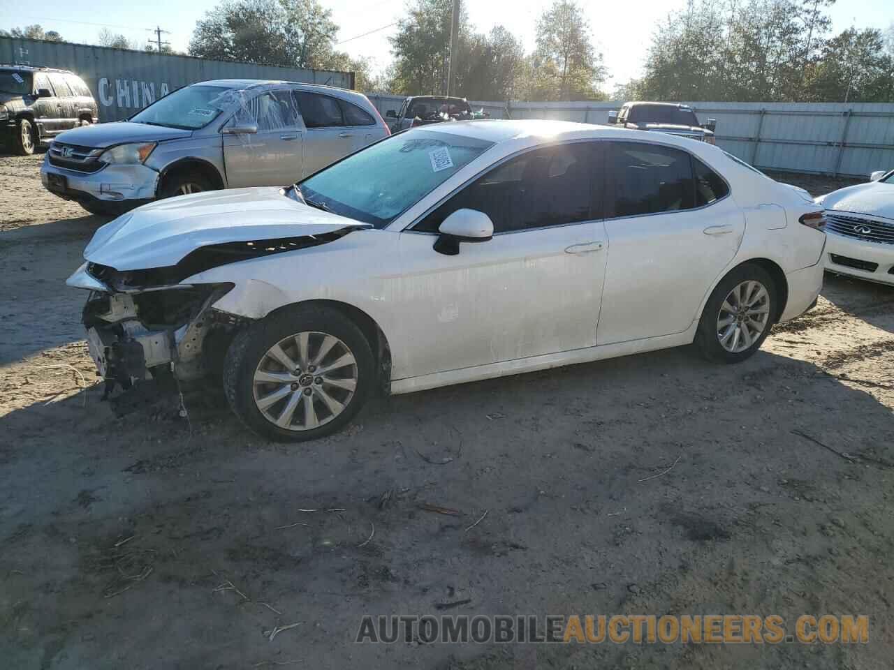 4T1B11HKXJU581823 TOYOTA CAMRY 2018