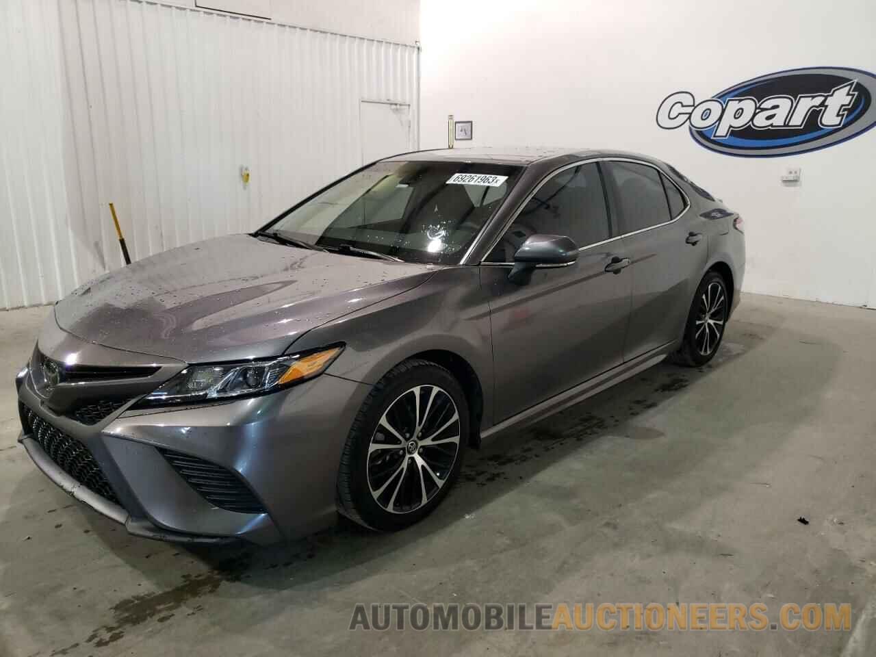 4T1B11HKXJU582048 TOYOTA CAMRY 2018