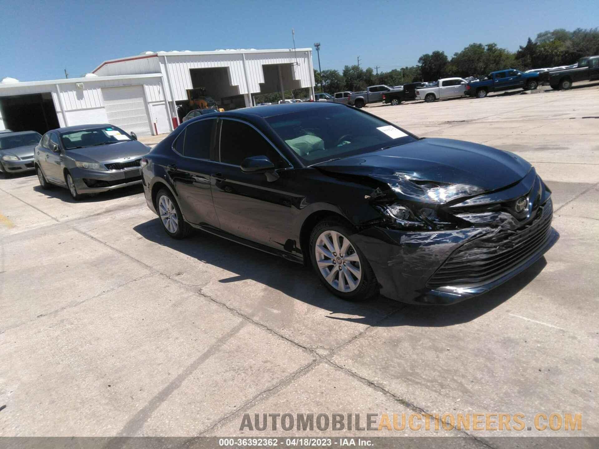 4T1B11HKXJU582972 TOYOTA CAMRY 2018