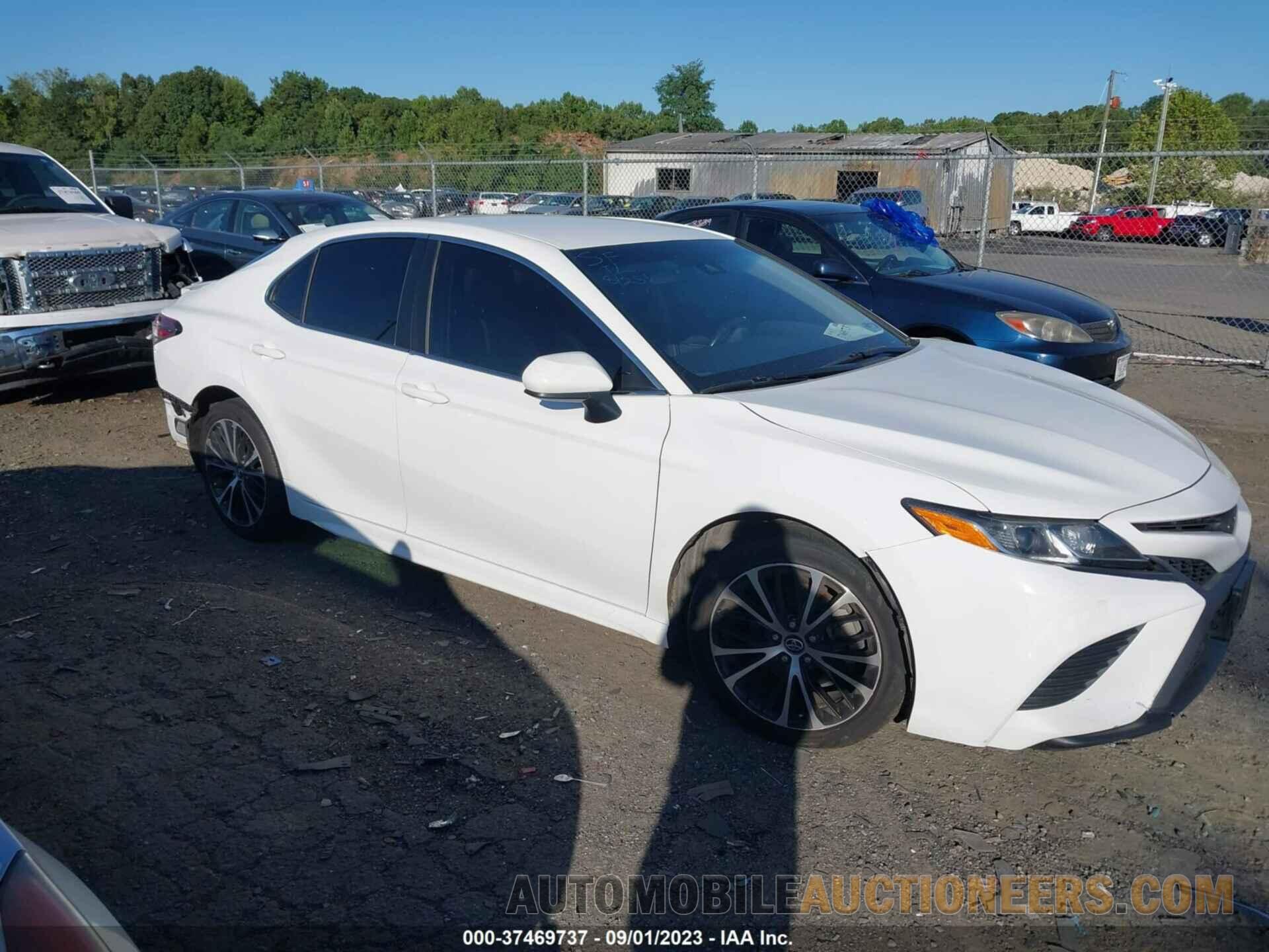 4T1B11HKXJU585922 TOYOTA CAMRY 2018