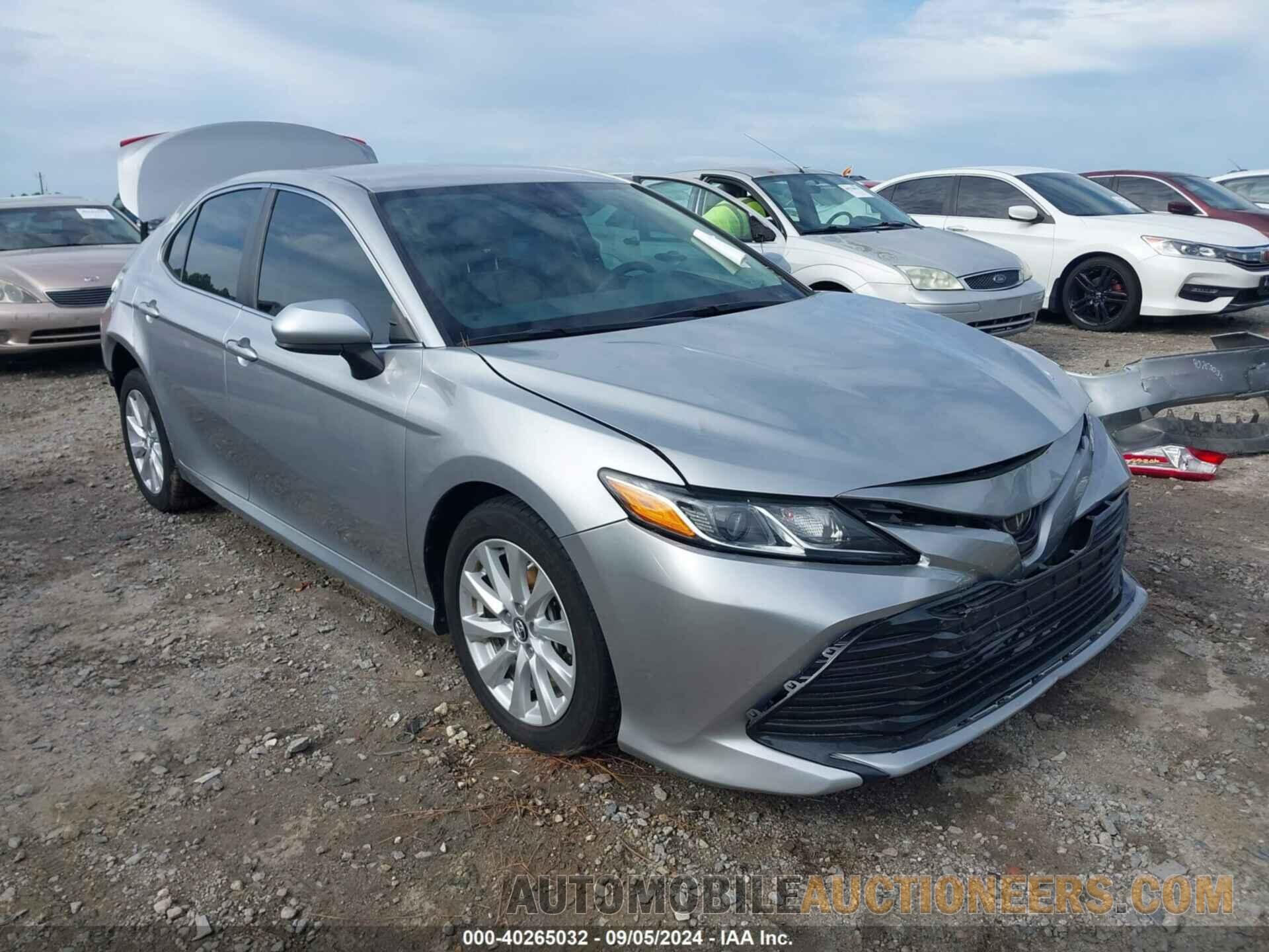 4T1B11HKXJU586522 TOYOTA CAMRY 2018