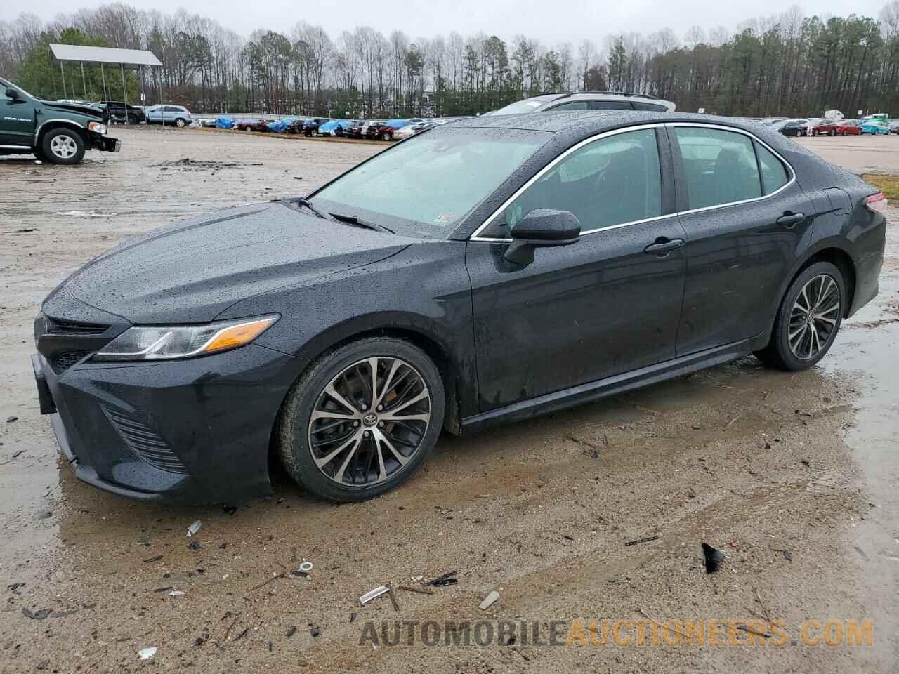 4T1B11HKXJU586634 TOYOTA CAMRY 2018