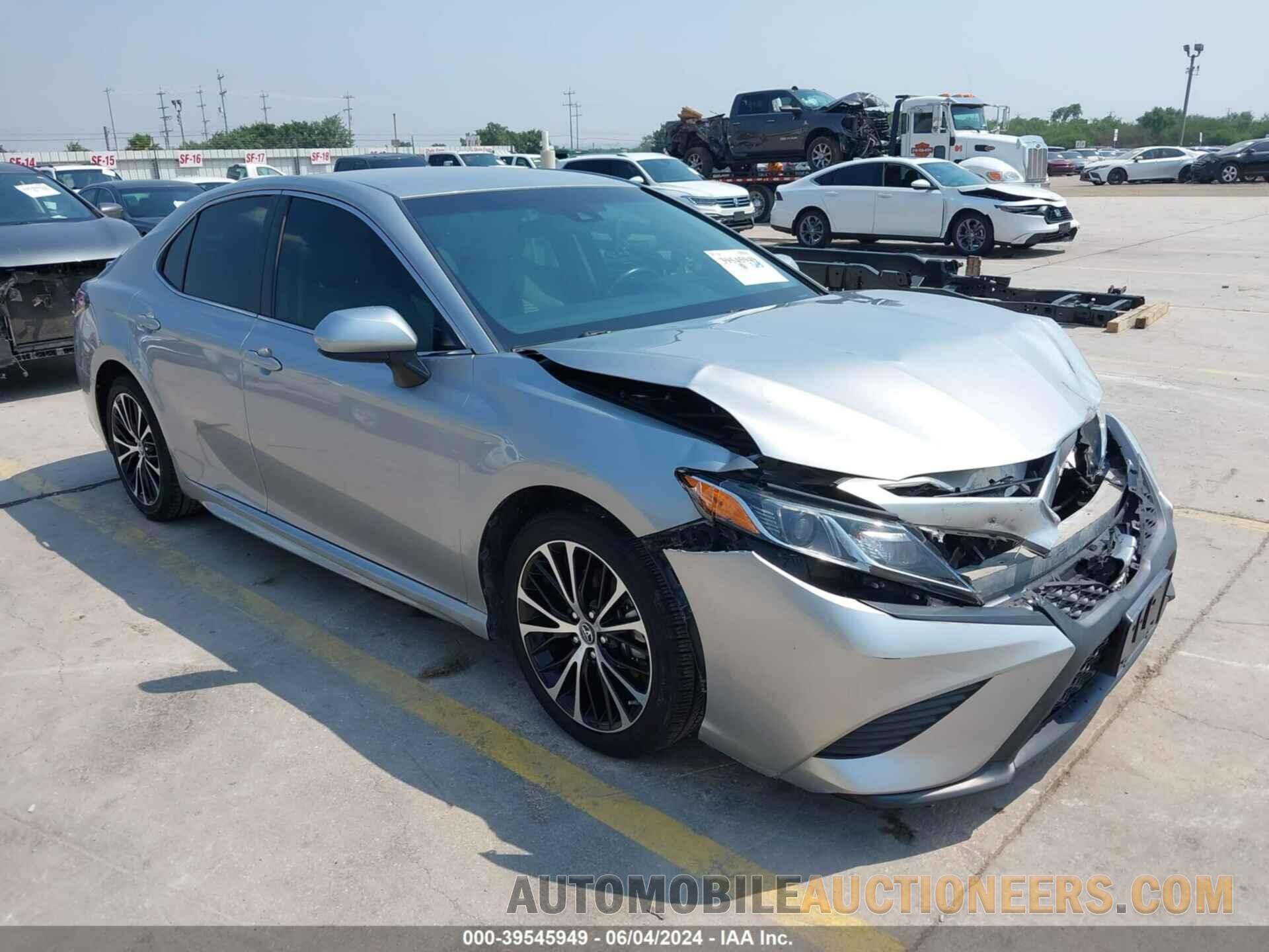 4T1B11HKXJU587718 TOYOTA CAMRY 2018