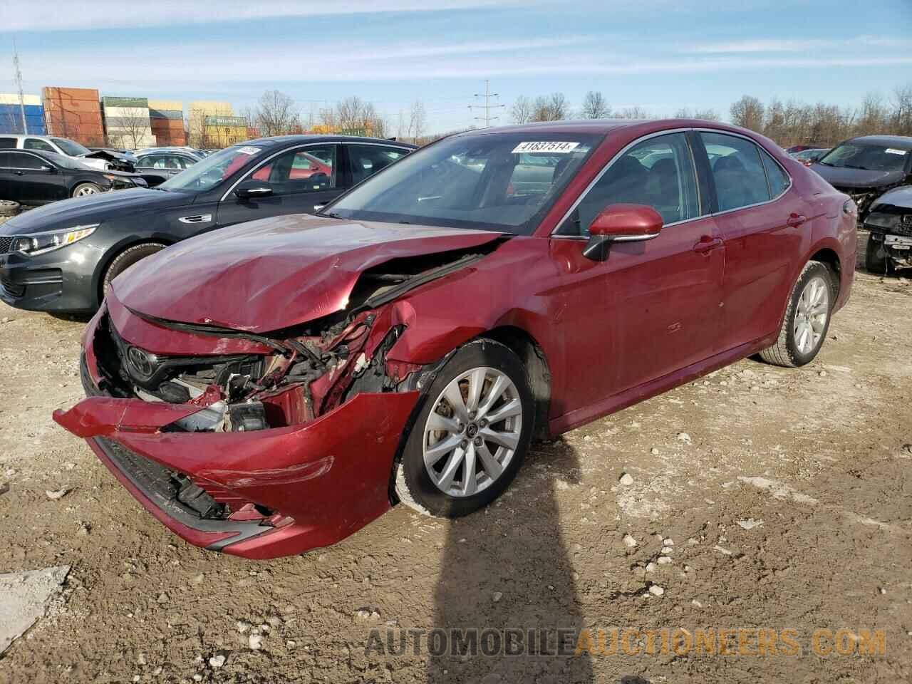 4T1B11HKXJU587864 TOYOTA CAMRY 2018