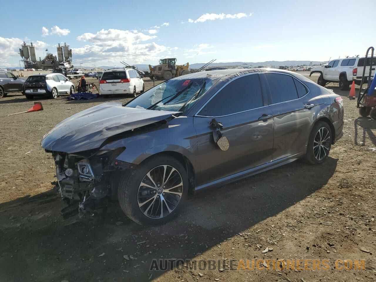 4T1B11HKXJU588450 TOYOTA CAMRY 2018