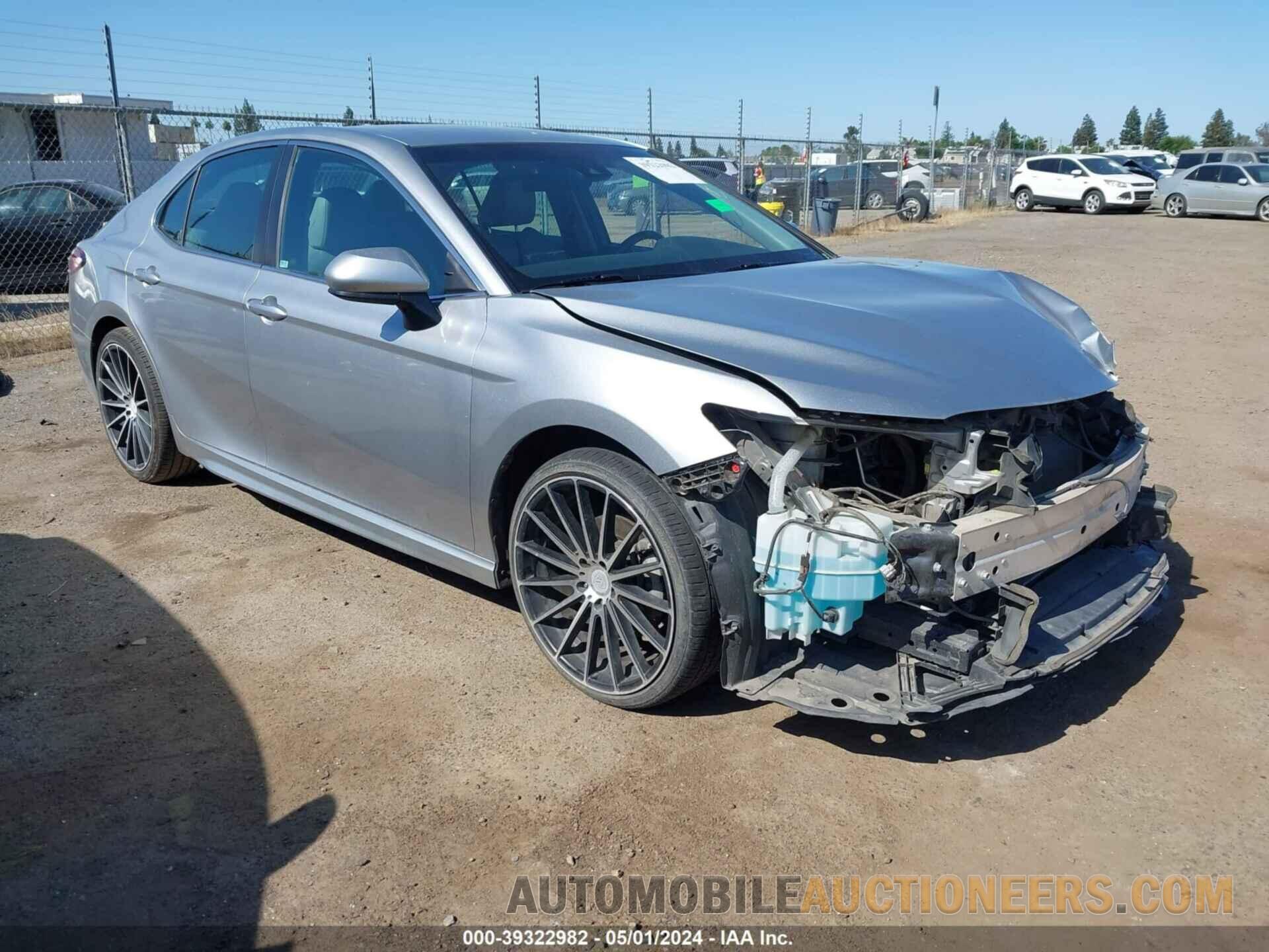 4T1B11HKXJU599562 TOYOTA CAMRY 2018