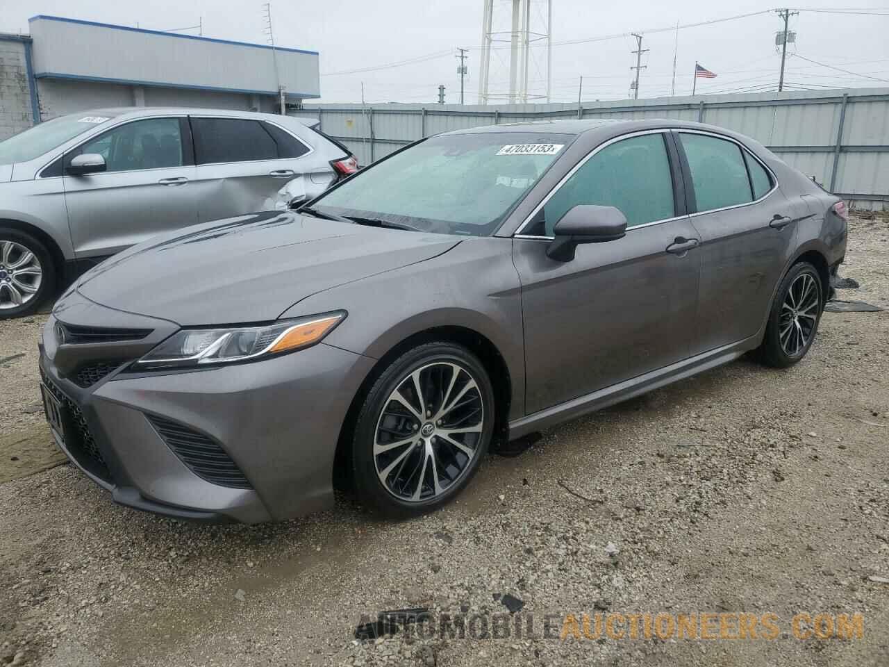 4T1B11HKXJU601262 TOYOTA CAMRY 2018