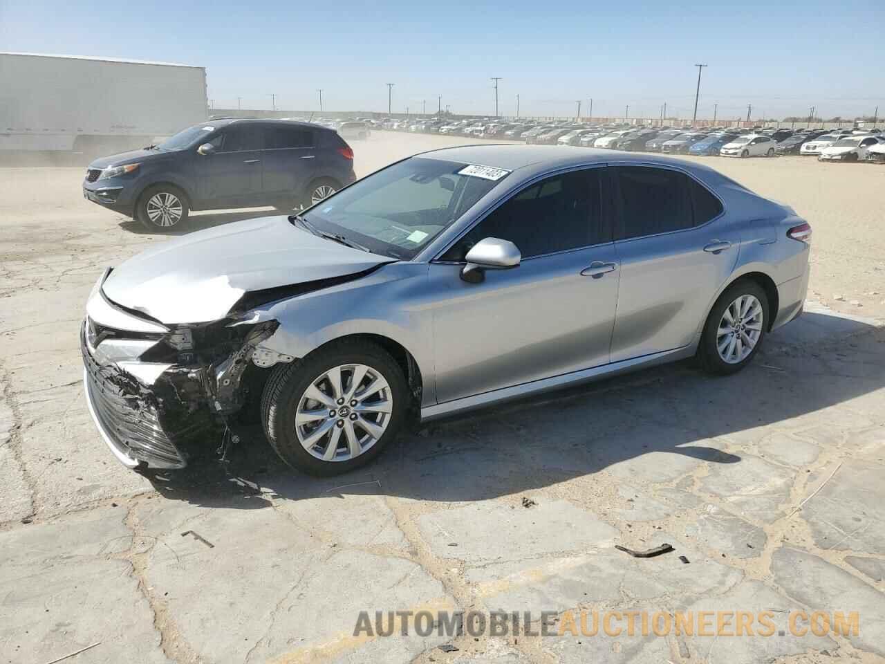 4T1B11HKXJU605831 TOYOTA CAMRY 2018