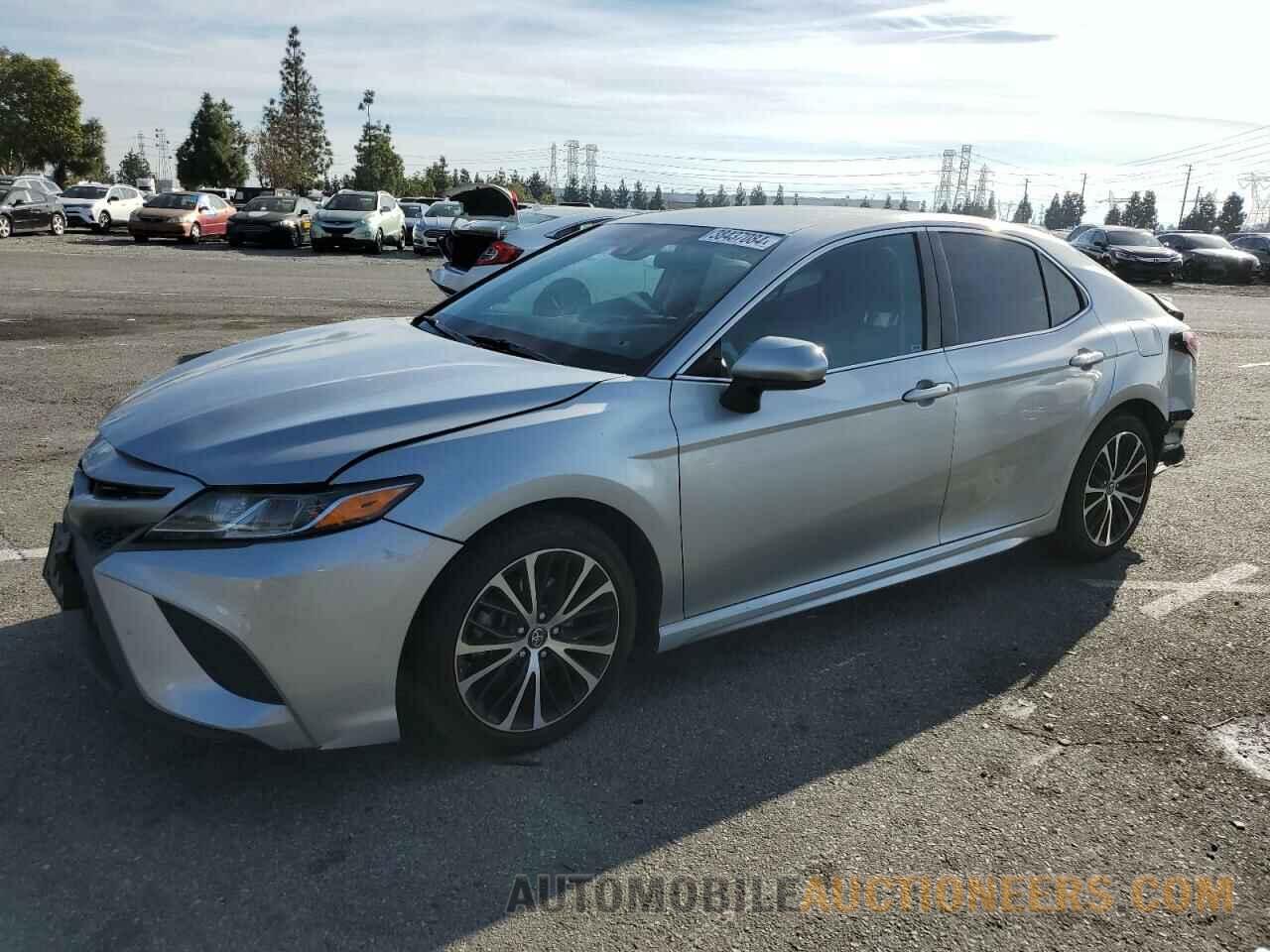 4T1B11HKXJU605988 TOYOTA CAMRY 2018