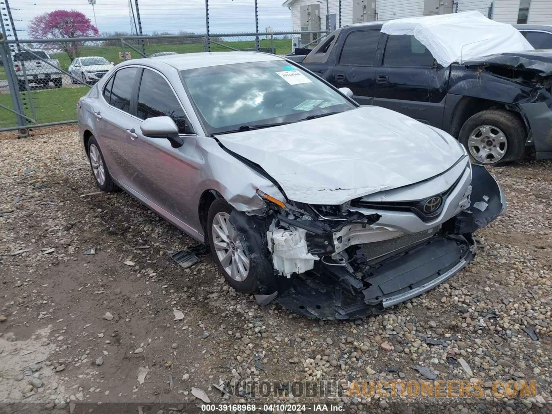 4T1B11HKXJU608227 TOYOTA CAMRY 2018