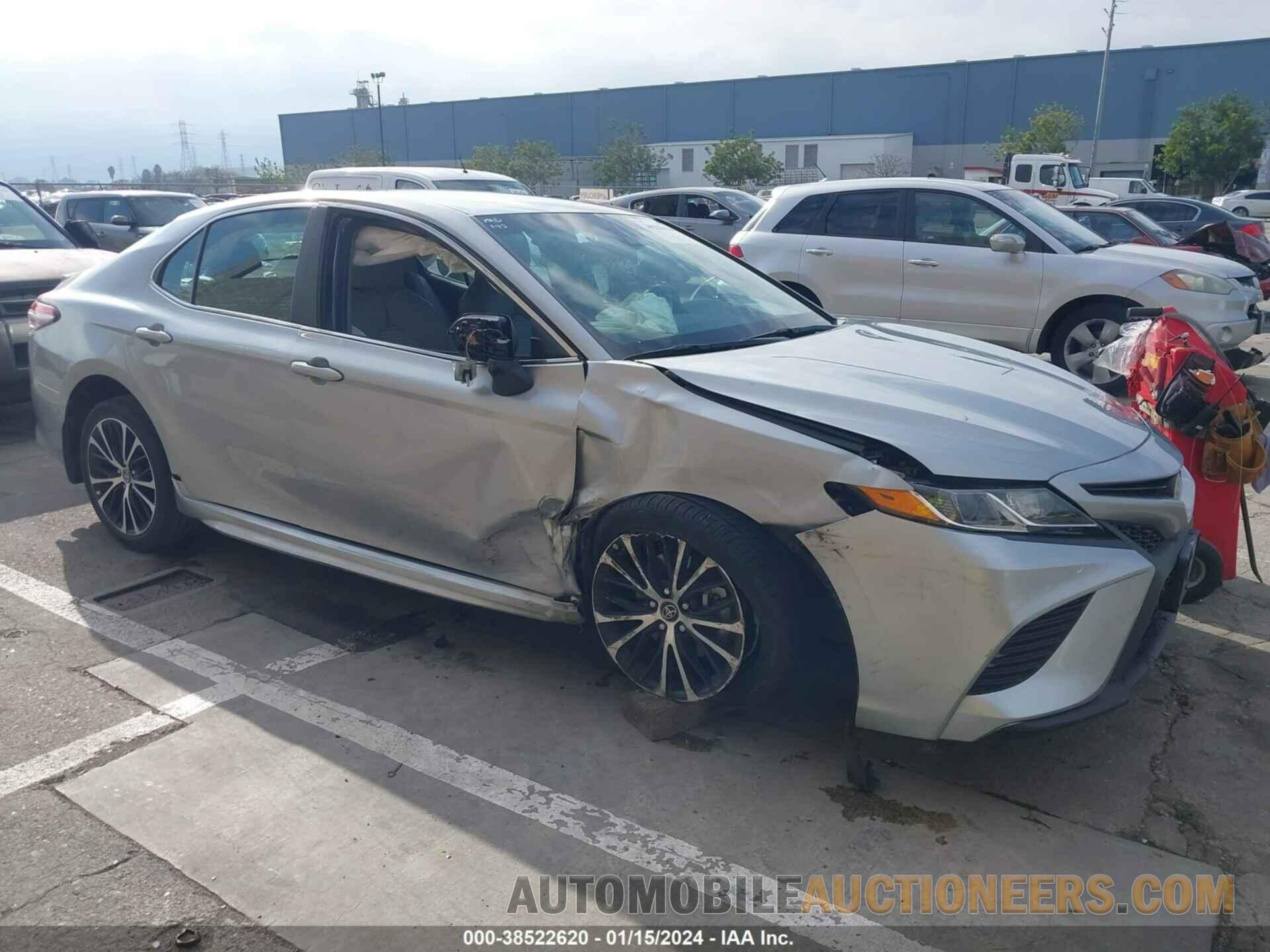 4T1B11HKXJU611385 TOYOTA CAMRY 2018