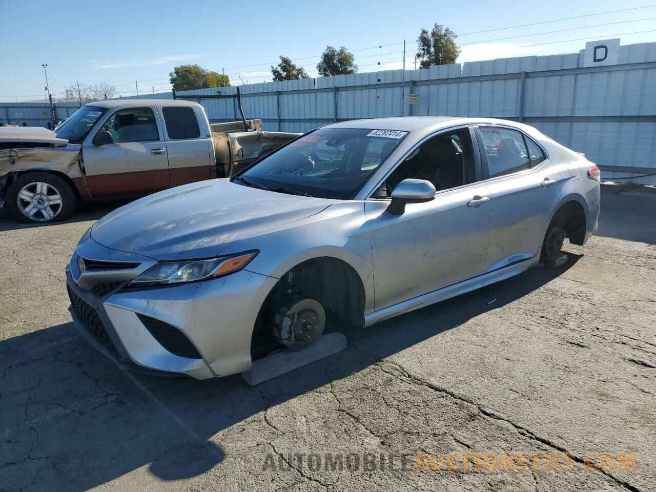 4T1B11HKXJU614173 TOYOTA CAMRY 2018