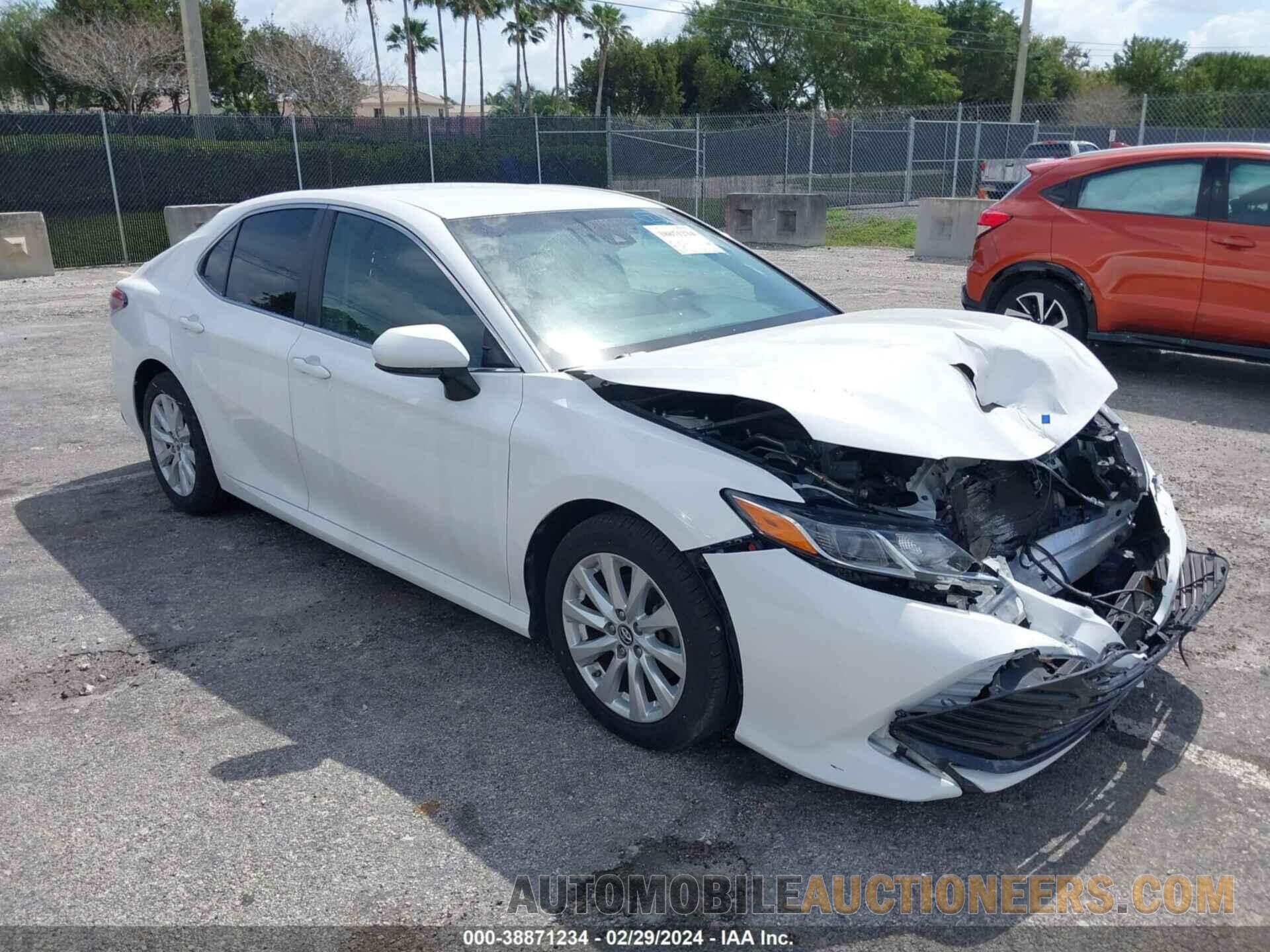 4T1B11HKXJU615324 TOYOTA CAMRY 2018