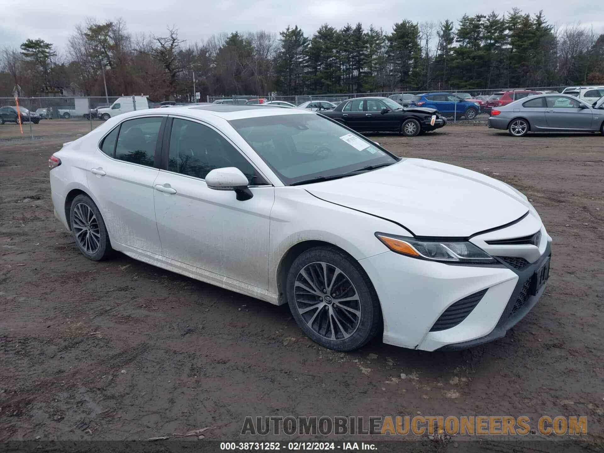 4T1B11HKXJU617137 TOYOTA CAMRY 2018