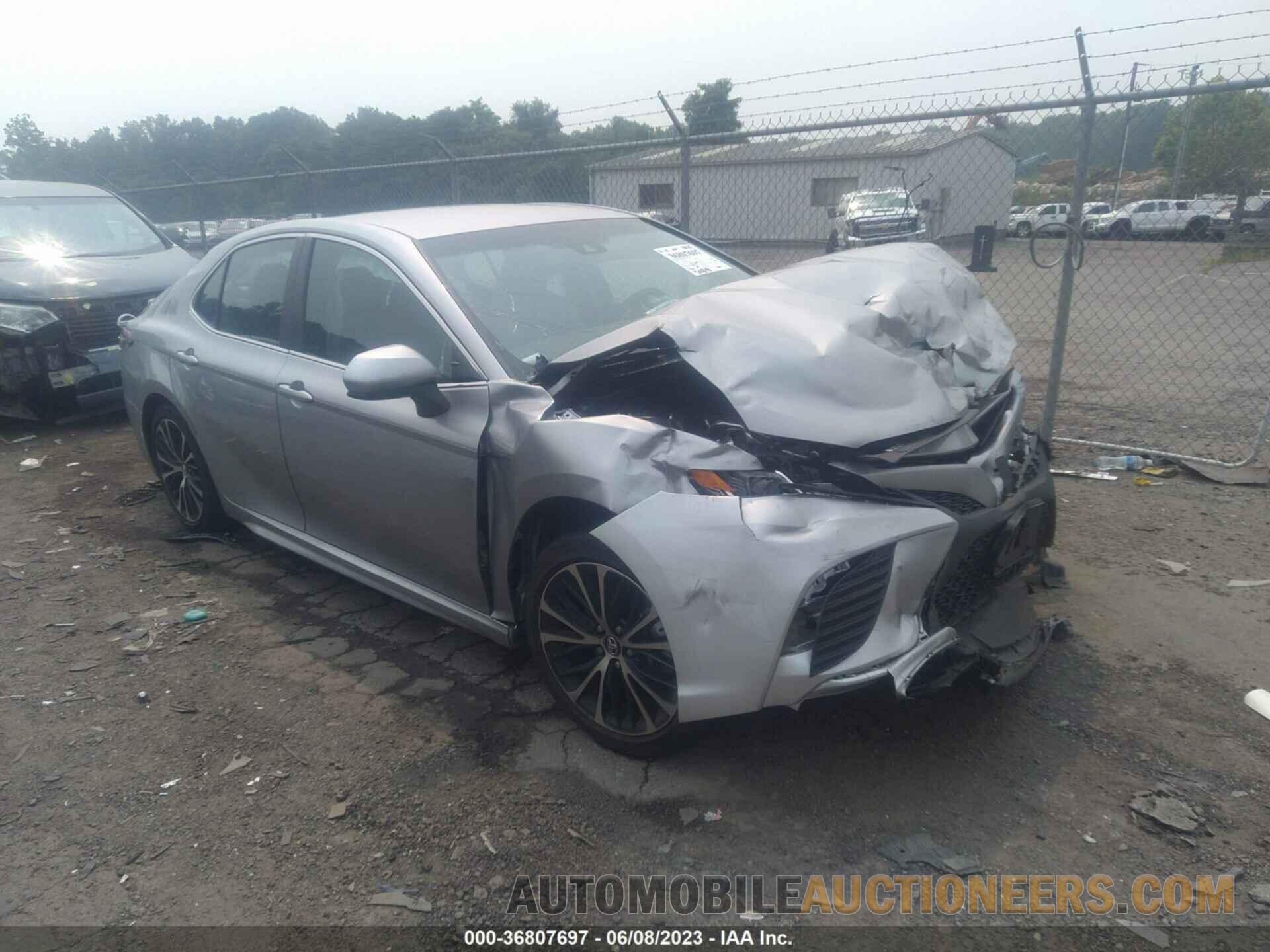 4T1B11HKXJU620359 TOYOTA CAMRY 2018