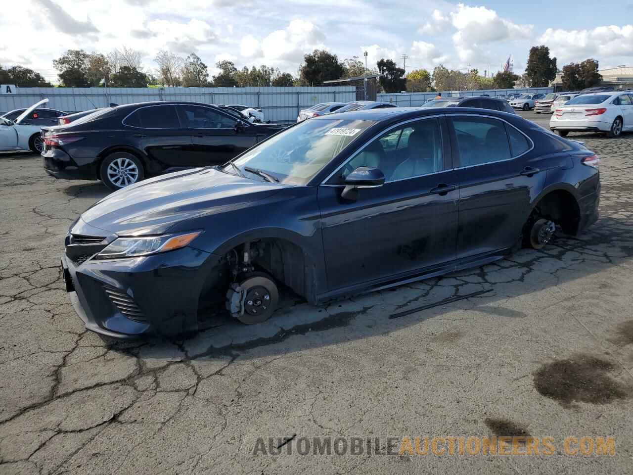 4T1B11HKXJU624217 TOYOTA CAMRY 2018