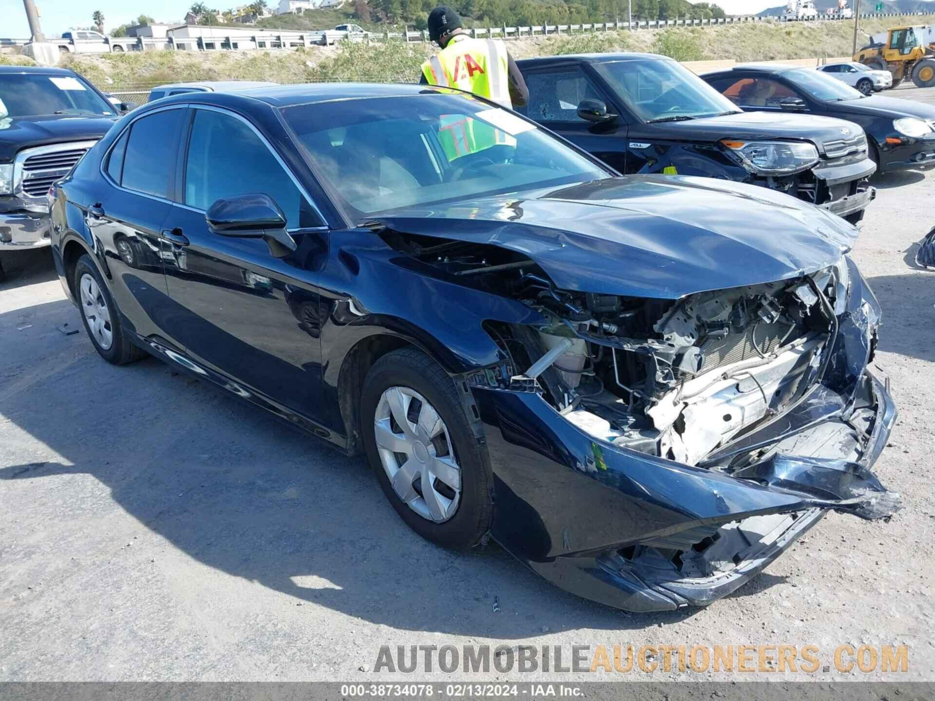 4T1B11HKXJU627814 TOYOTA CAMRY 2018