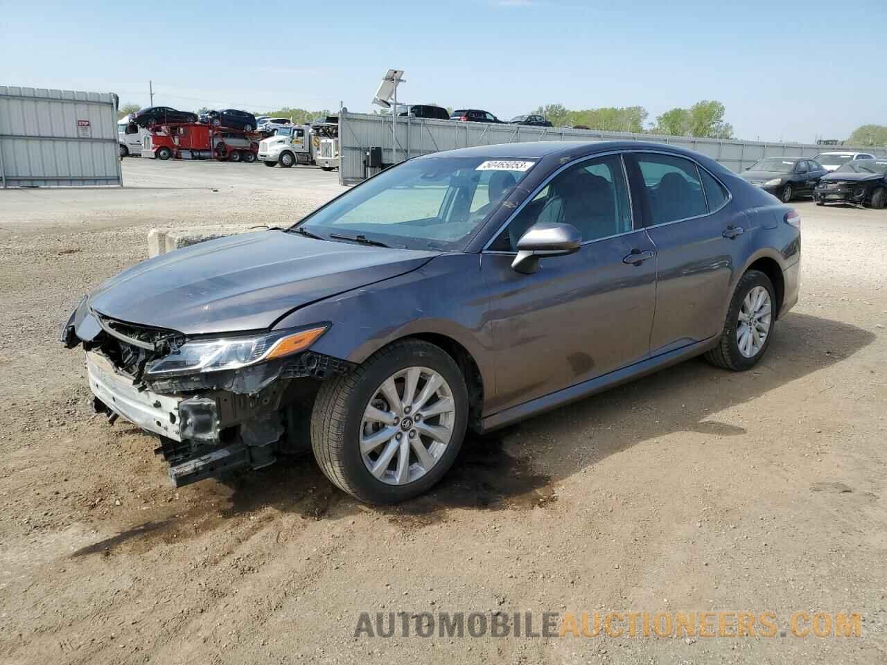 4T1B11HKXJU634780 TOYOTA CAMRY 2018