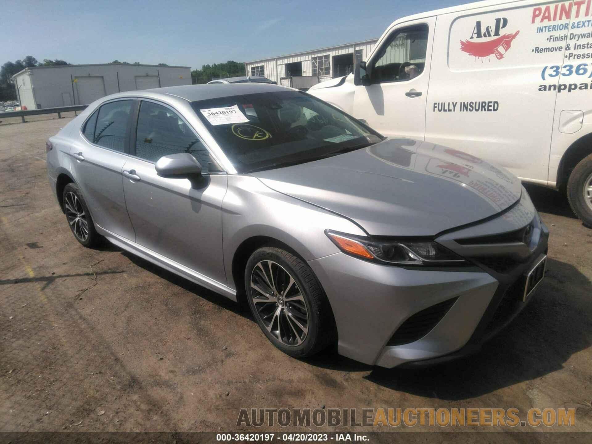 4T1B11HKXJU636464 TOYOTA CAMRY 2018