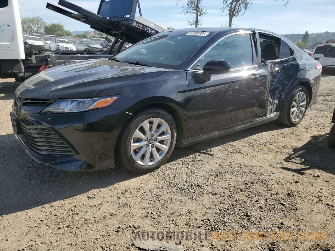 4T1B11HKXJU636982 TOYOTA CAMRY 2018