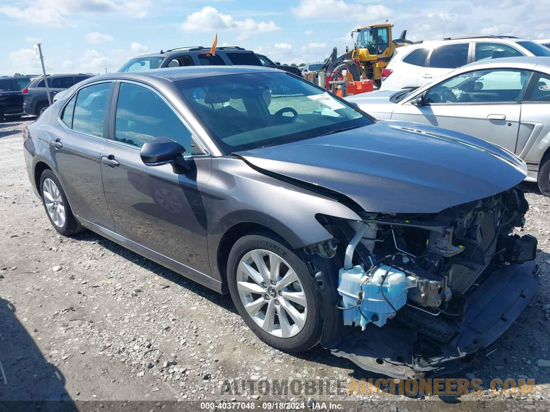 4T1B11HKXJU638408 TOYOTA CAMRY 2018