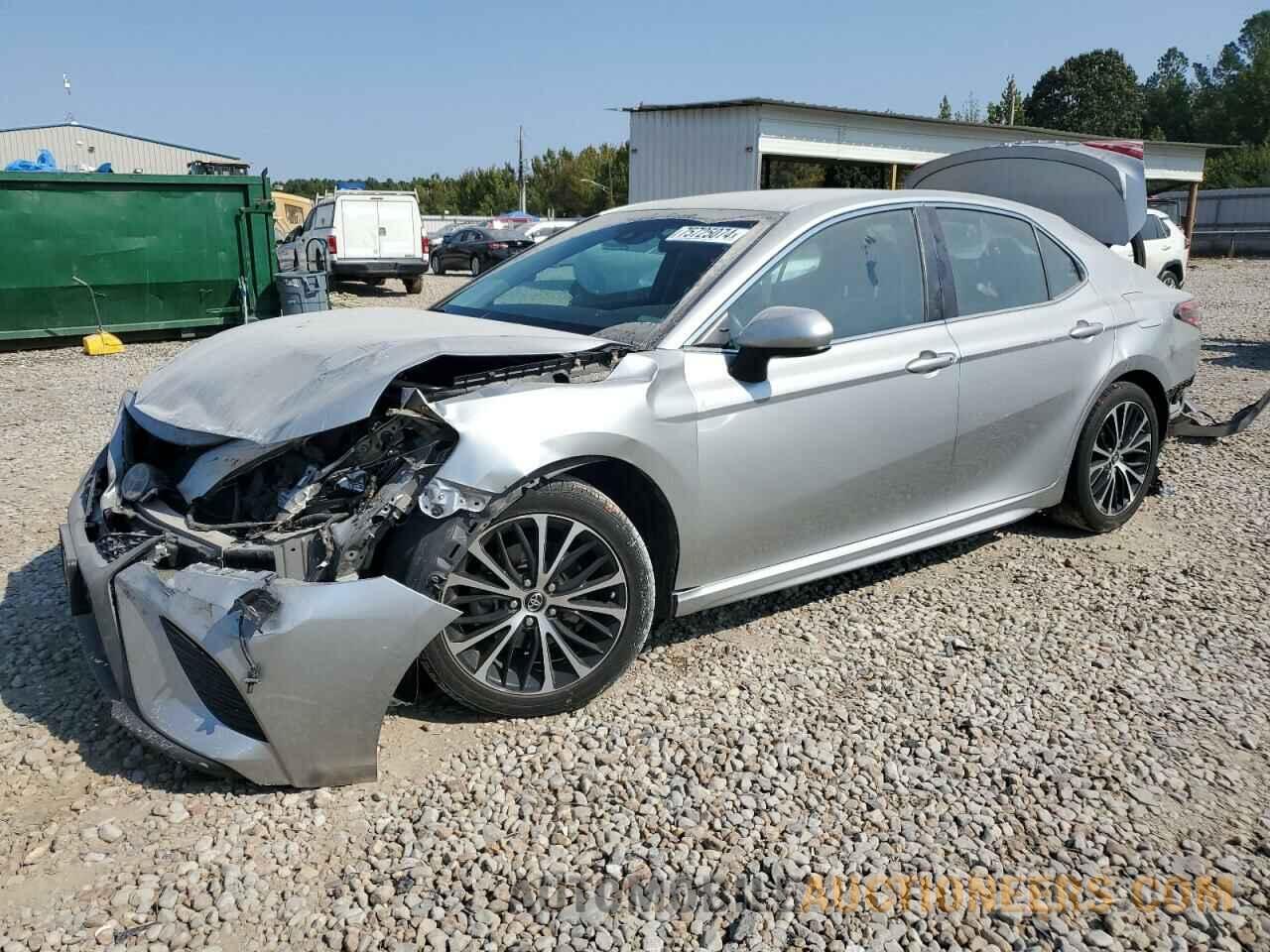 4T1B11HKXJU639705 TOYOTA CAMRY 2018