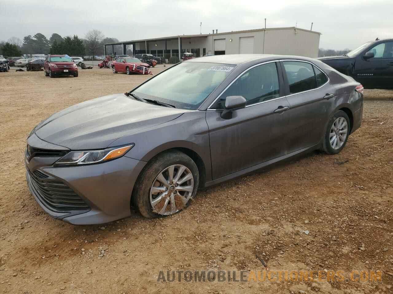 4T1B11HKXJU640997 TOYOTA CAMRY 2018