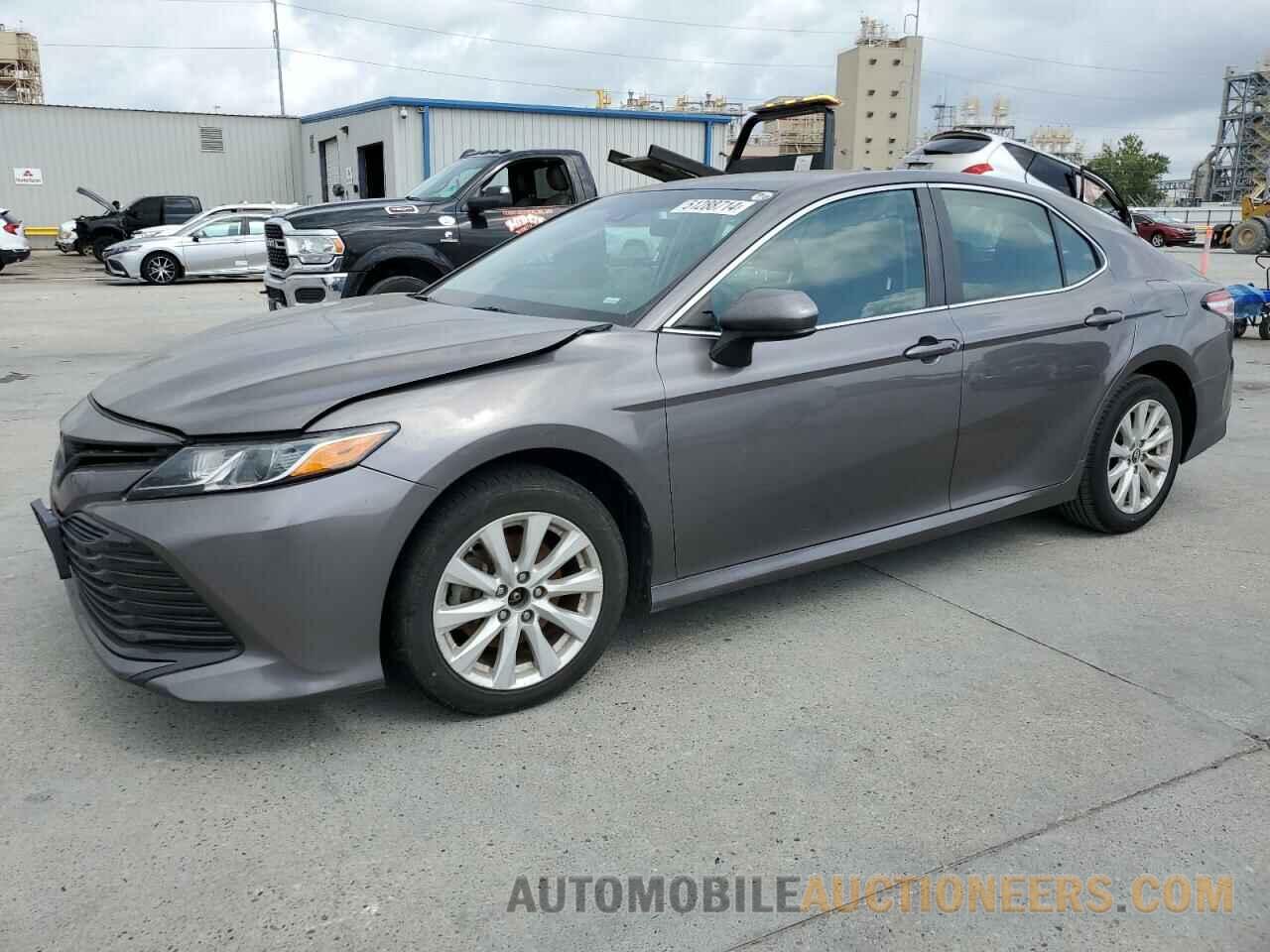 4T1B11HKXJU641762 TOYOTA CAMRY 2018