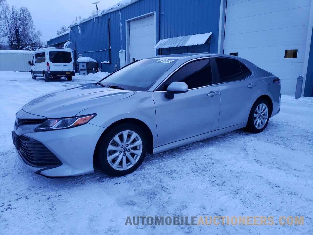 4T1B11HKXJU642118 TOYOTA CAMRY 2018