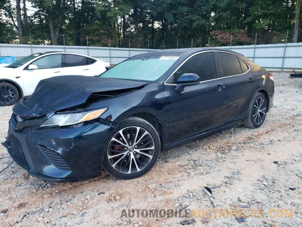 4T1B11HKXJU643303 TOYOTA CAMRY 2018