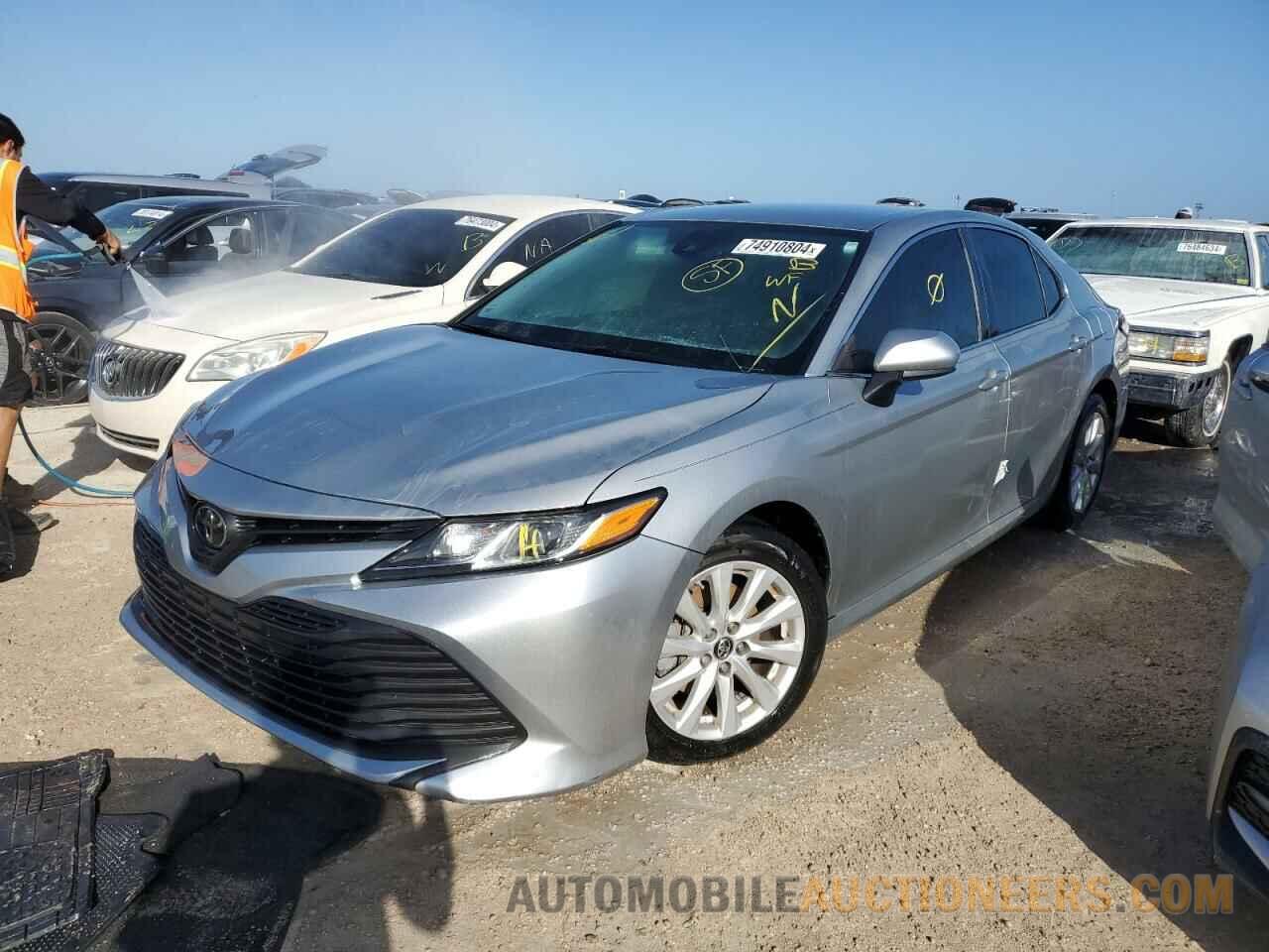 4T1B11HKXJU645679 TOYOTA CAMRY 2018