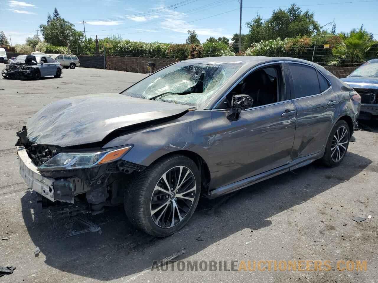 4T1B11HKXJU647626 TOYOTA CAMRY 2018