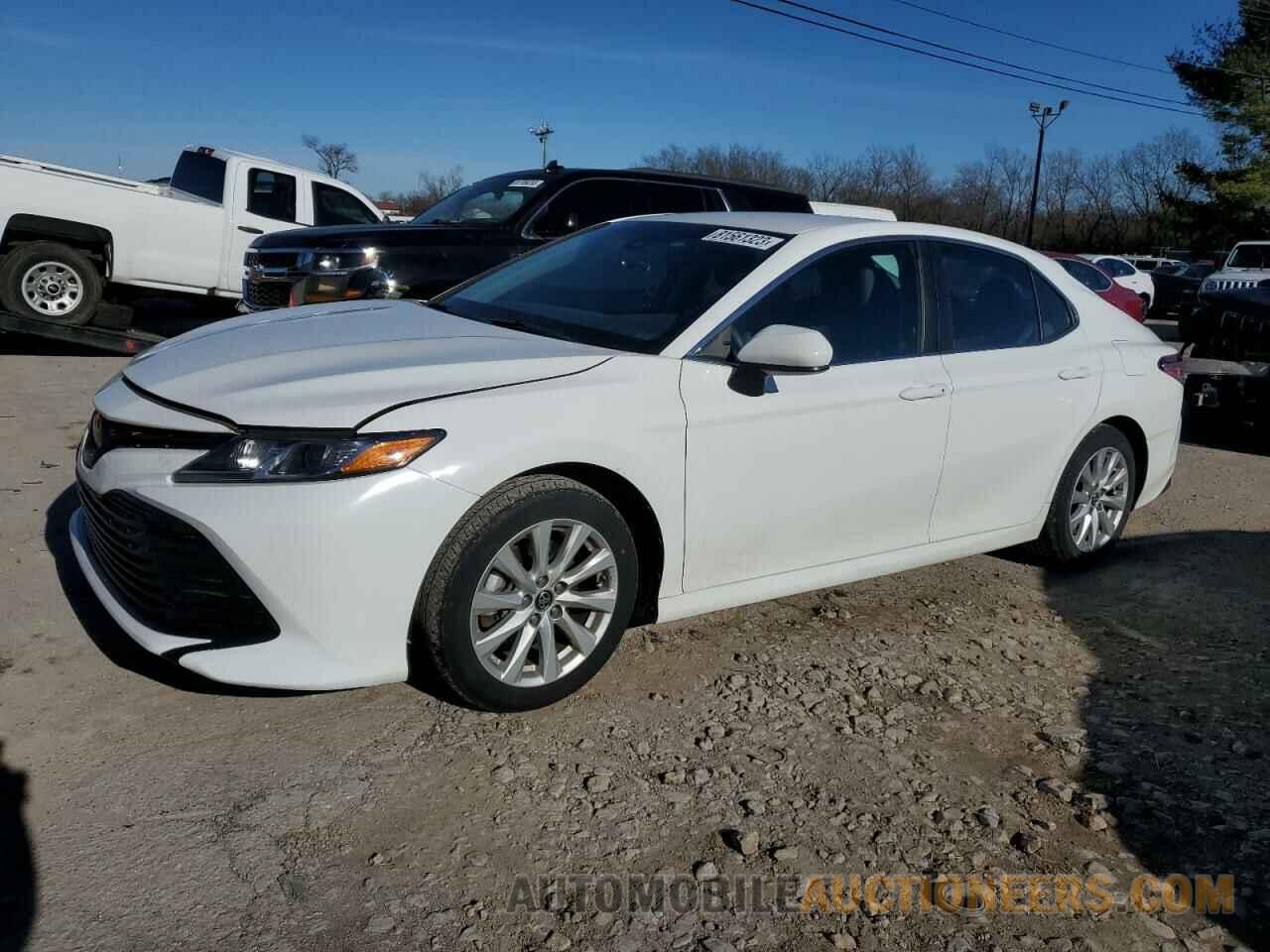 4T1B11HKXJU647819 TOYOTA CAMRY 2018